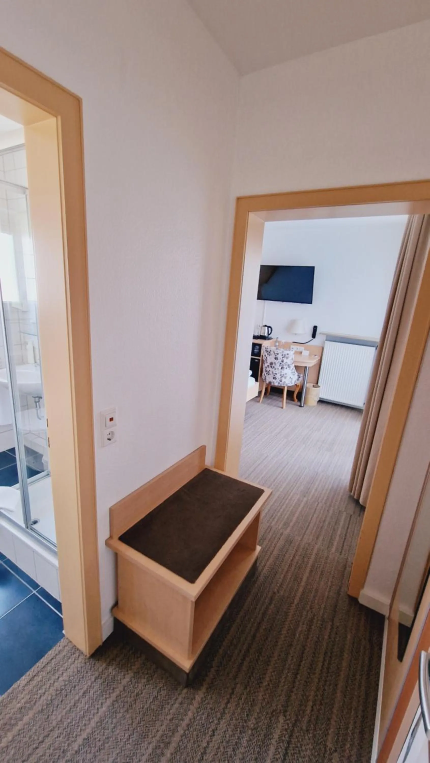 Bathroom, Bed in Hotel Garni Superior