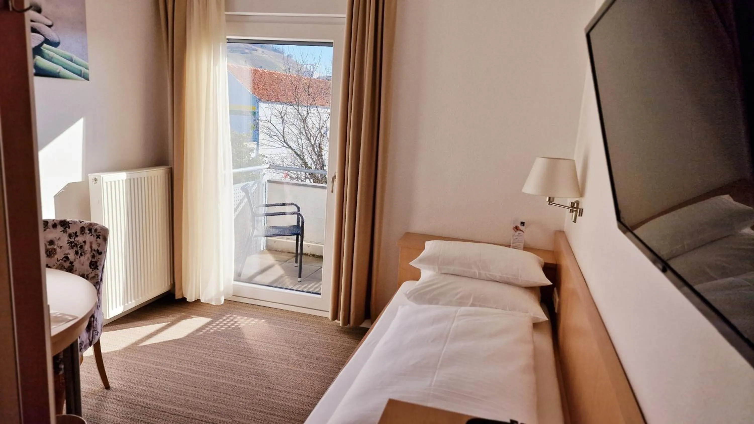 Balcony/Terrace, Bed in Hotel Garni Superior