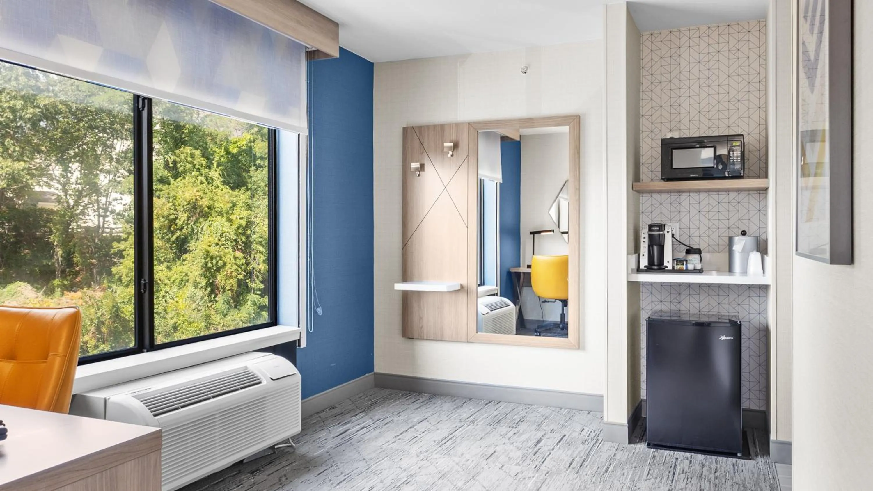 Photo of the whole room in Holiday Inn Express Hotel & Suites Manchester - Airport by IHG