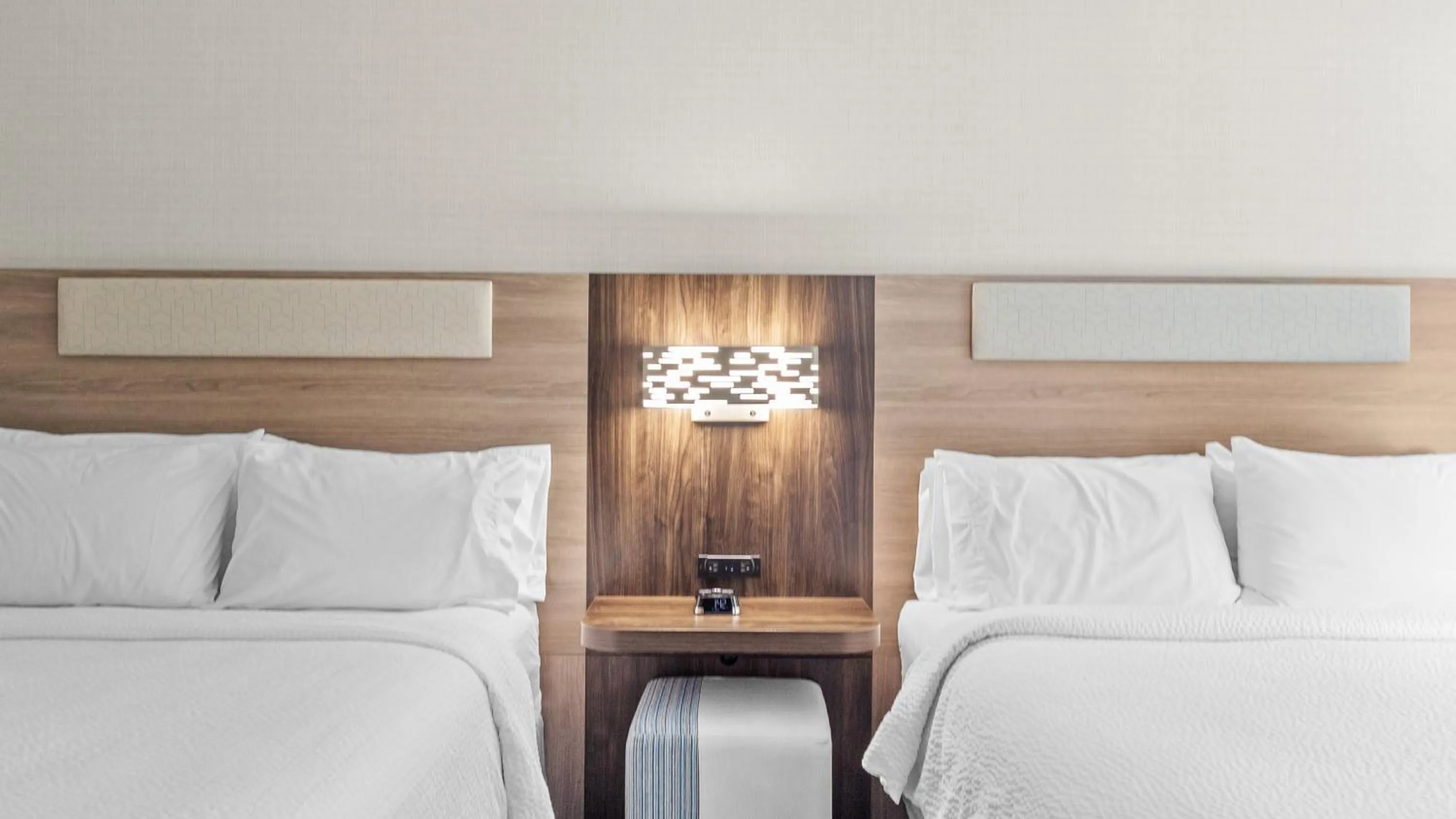 Photo of the whole room, Bed in Holiday Inn Express Hotel & Suites Manchester - Airport by IHG