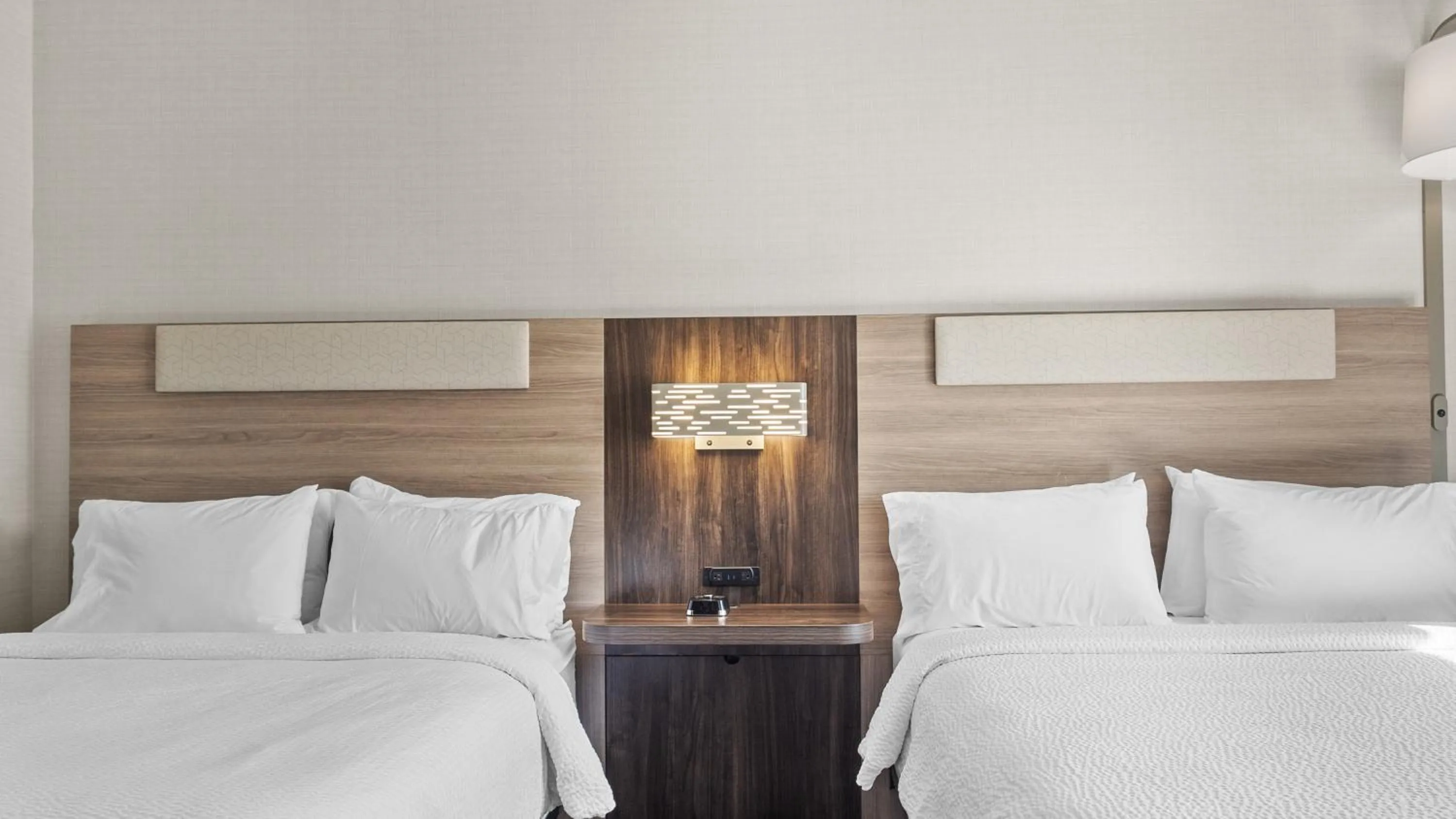 Photo of the whole room, Bed in Holiday Inn Express Hotel & Suites Manchester - Airport by IHG