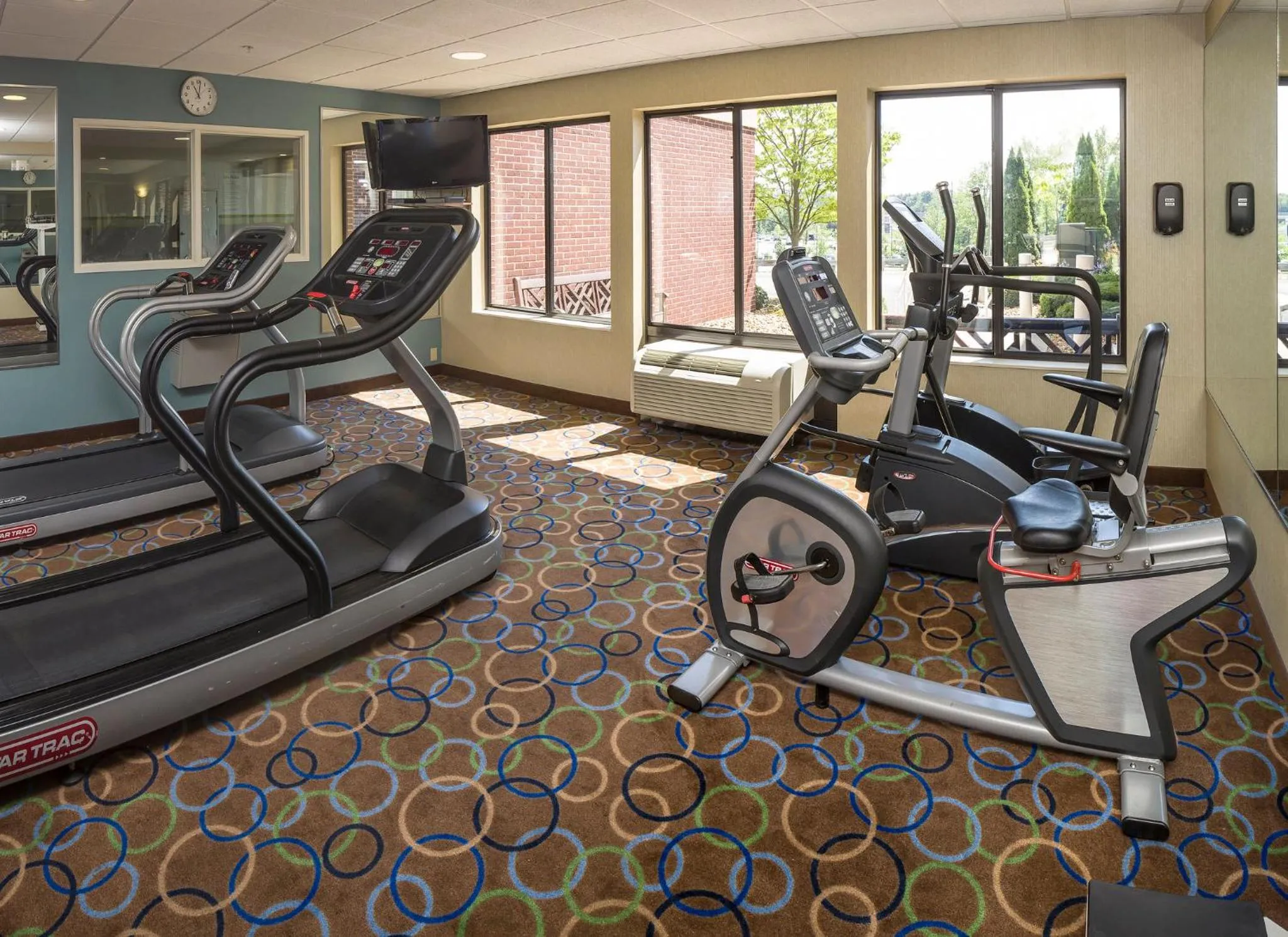 Fitness centre/facilities in Holiday Inn Express Hotel & Suites Manchester - Airport by IHG