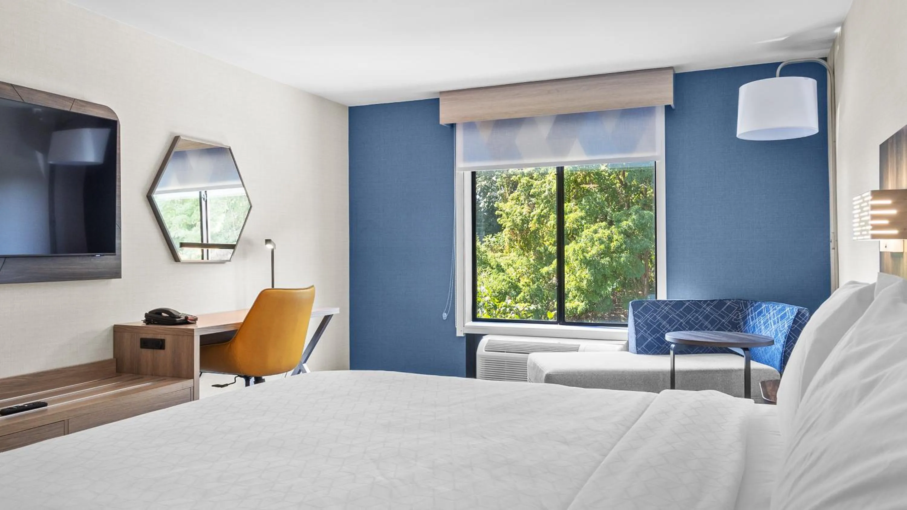 Photo of the whole room, Bed in Holiday Inn Express Hotel & Suites Manchester - Airport by IHG