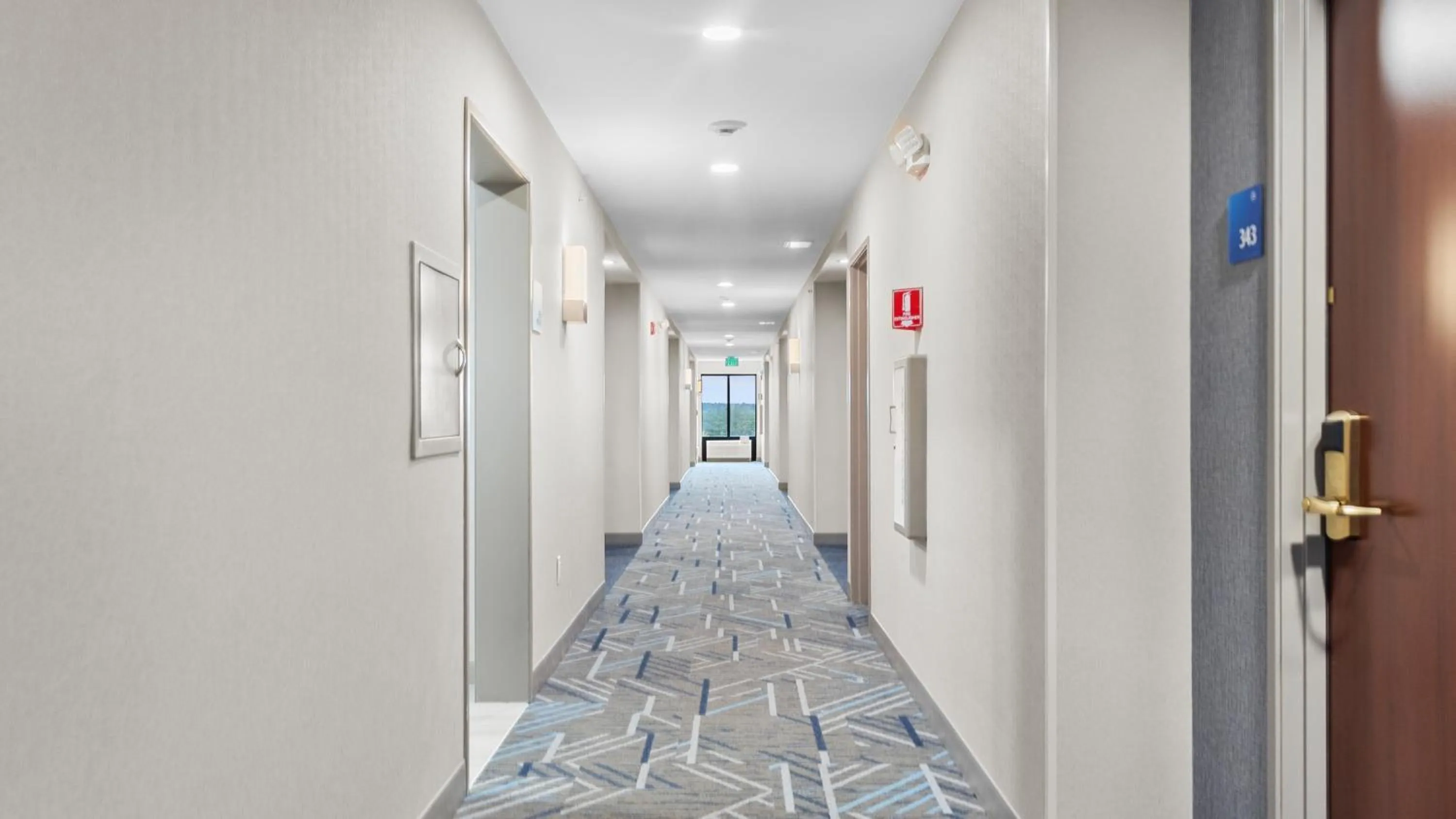 Lobby or reception in Holiday Inn Express Hotel & Suites Manchester - Airport by IHG