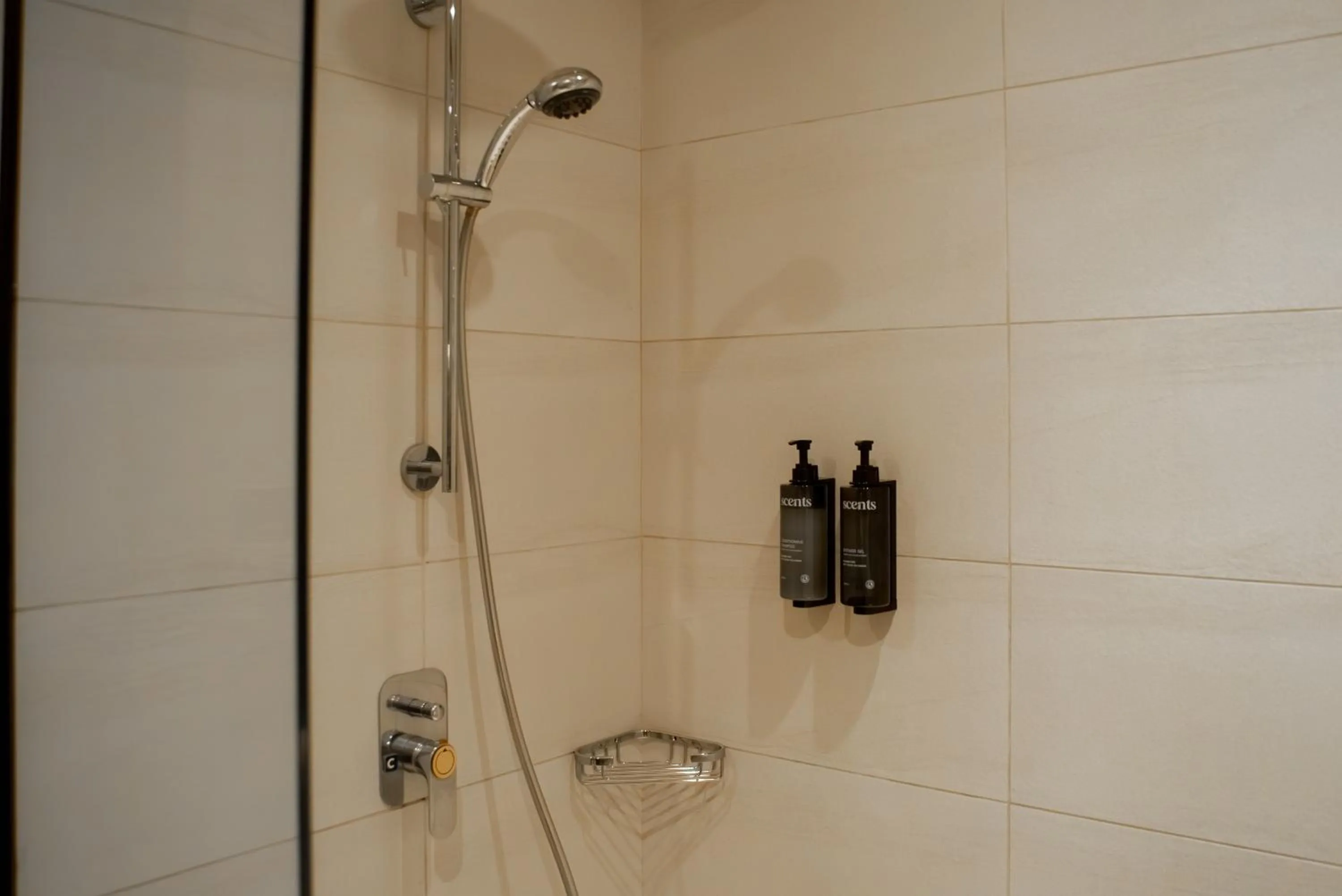 Shower in D'Resort @ Downtown East