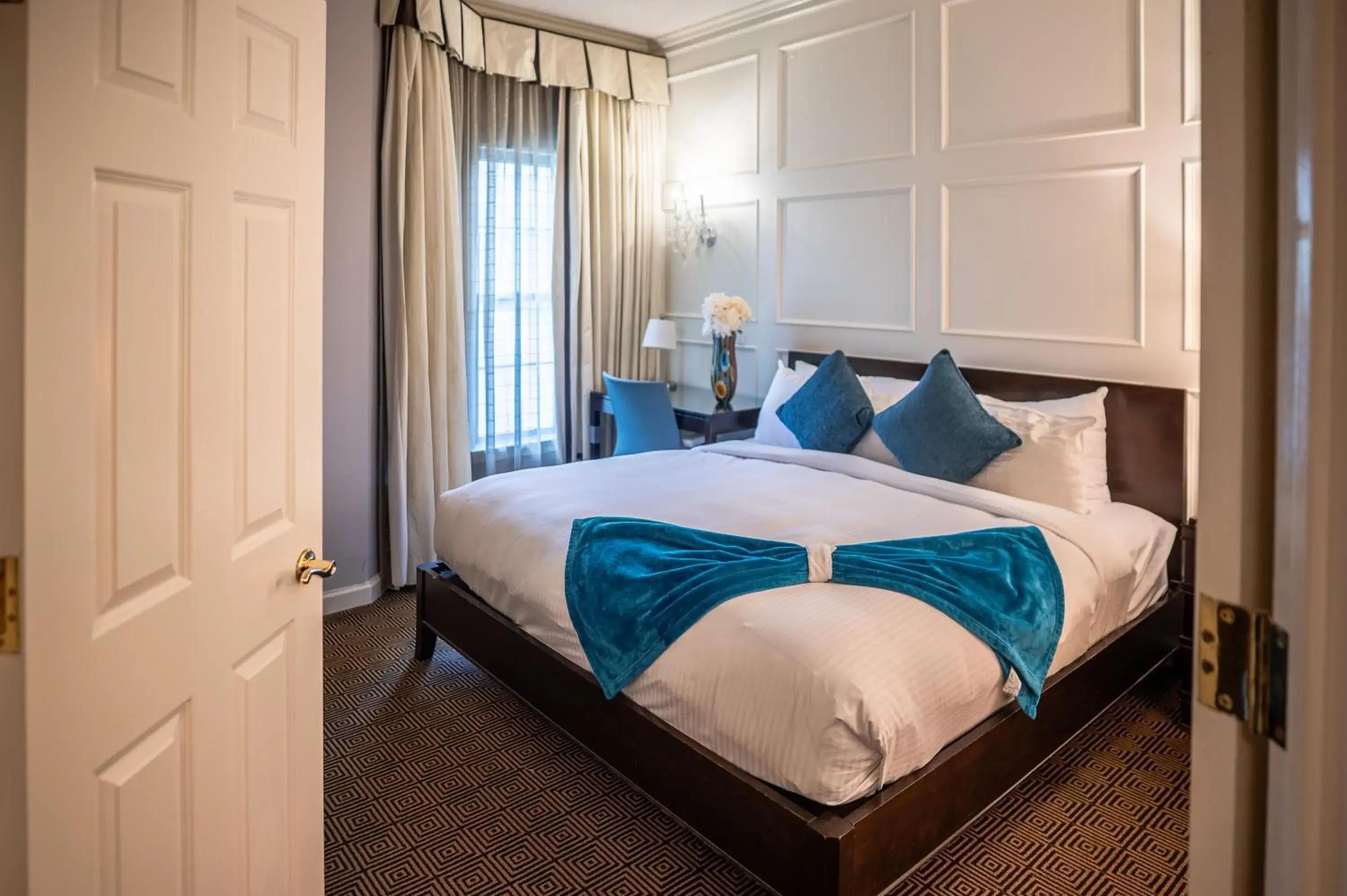 Bed in The Inn At Fox Hollow Hotel Bed in The Inn At Fox Hollow Hotel