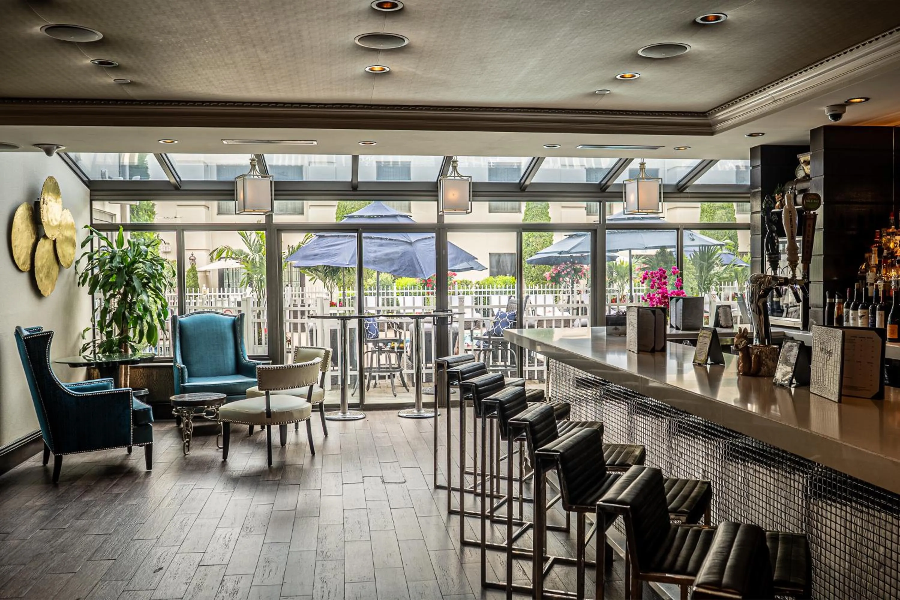 Lounge or bar in The Inn At Fox Hollow Hotel