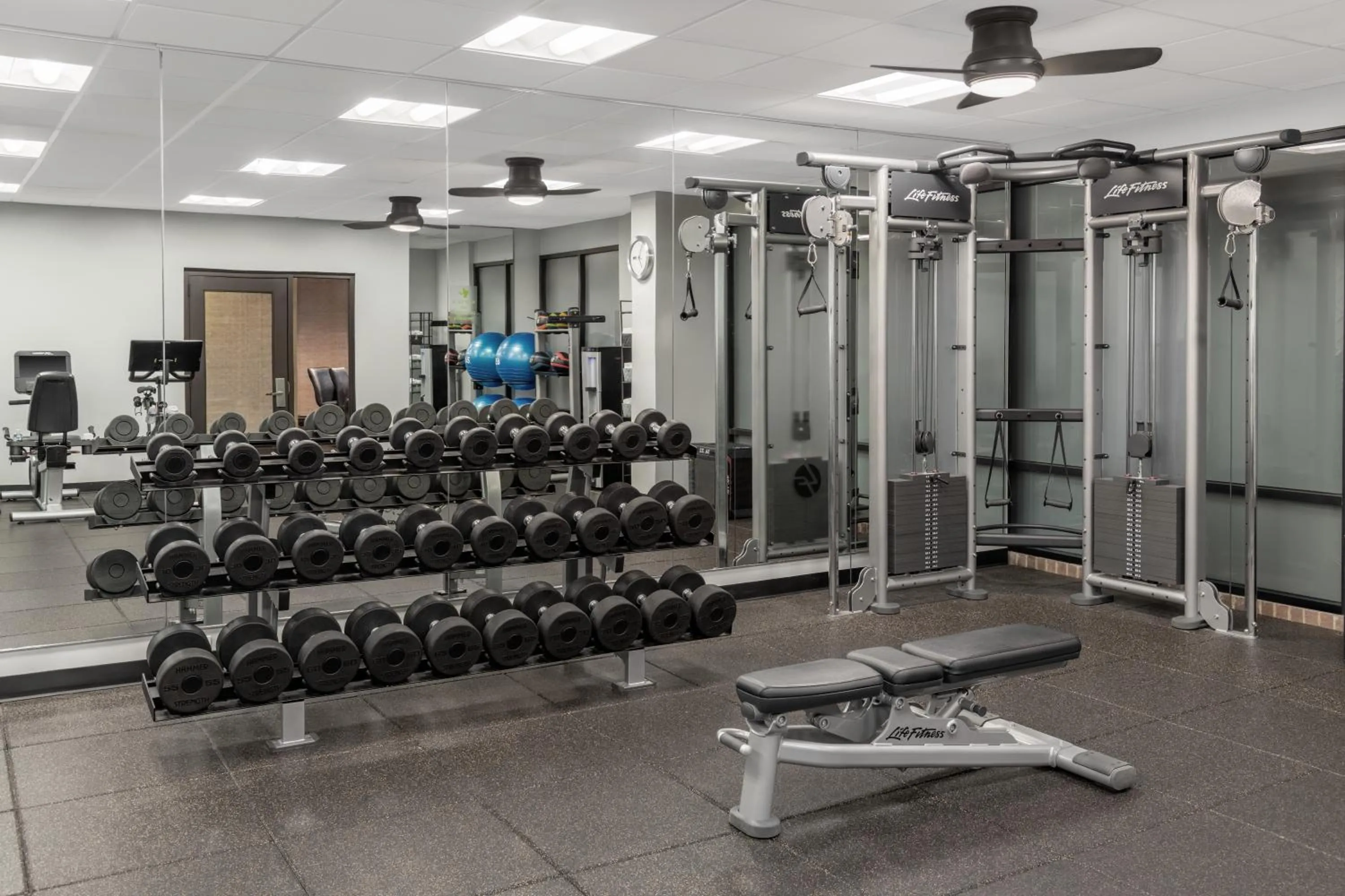 Fitness centre/facilities in DoubleTree by Hilton McLean Tysons
