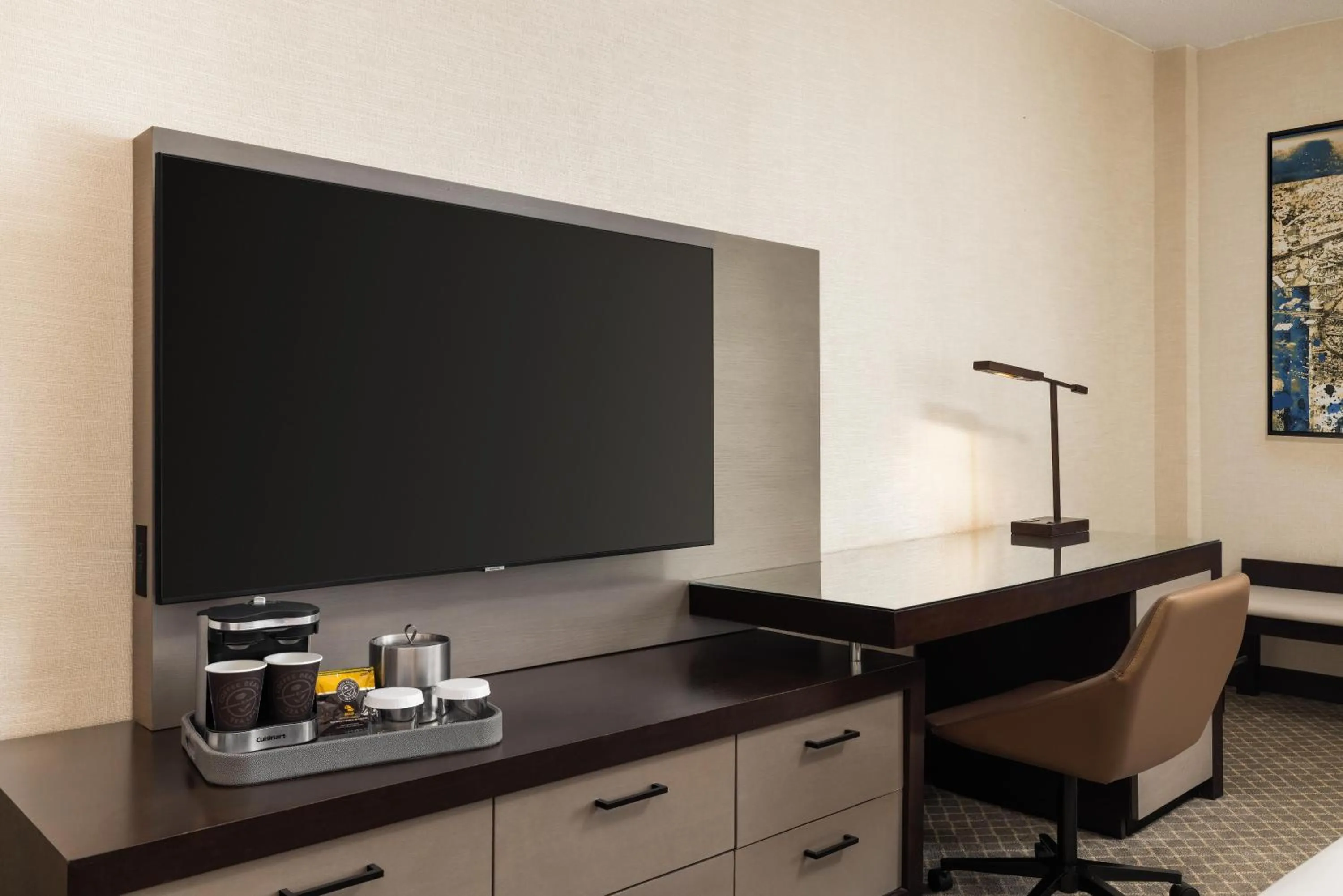 Bedroom in DoubleTree by Hilton McLean Tysons