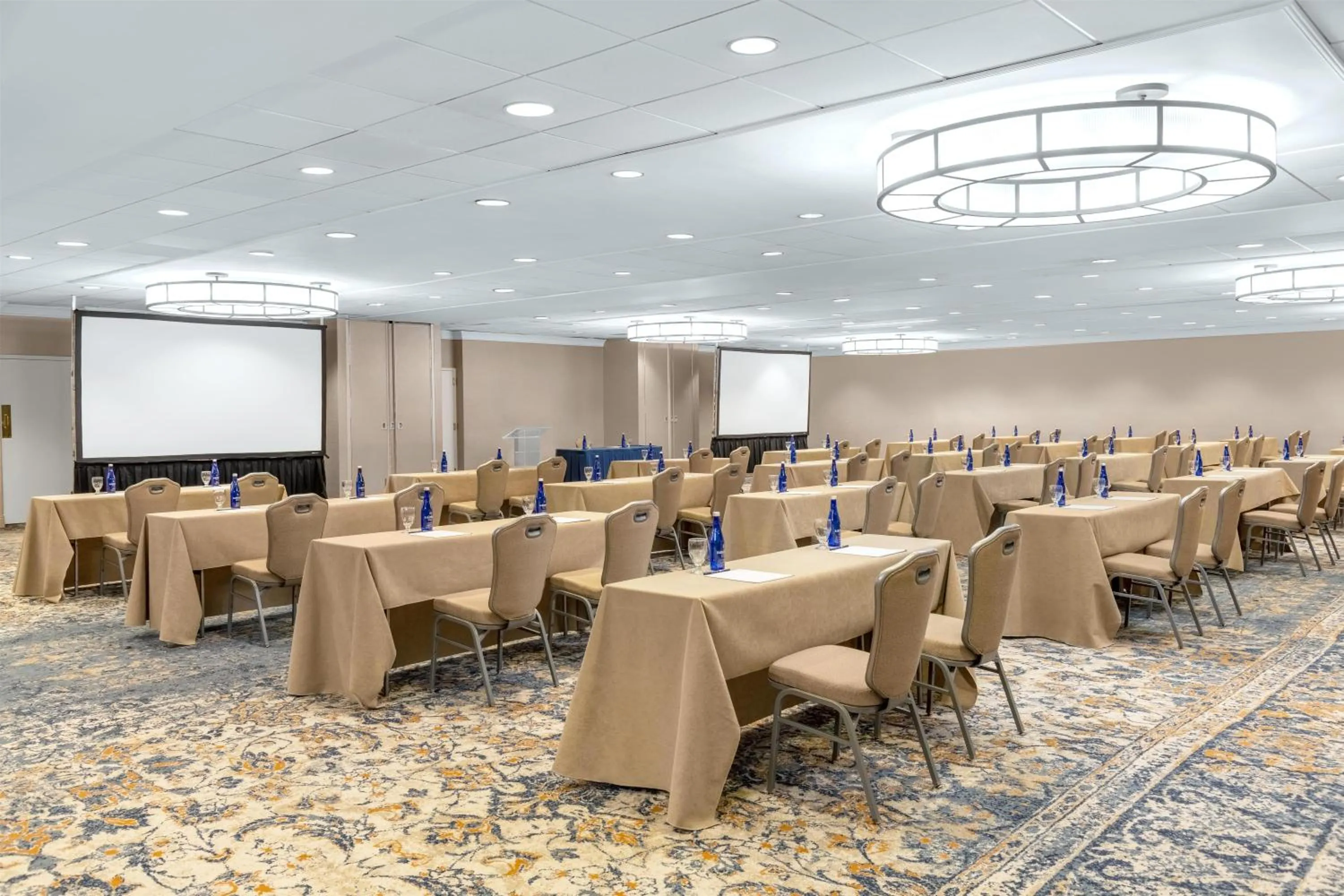 Meeting/conference room in DoubleTree by Hilton McLean Tysons