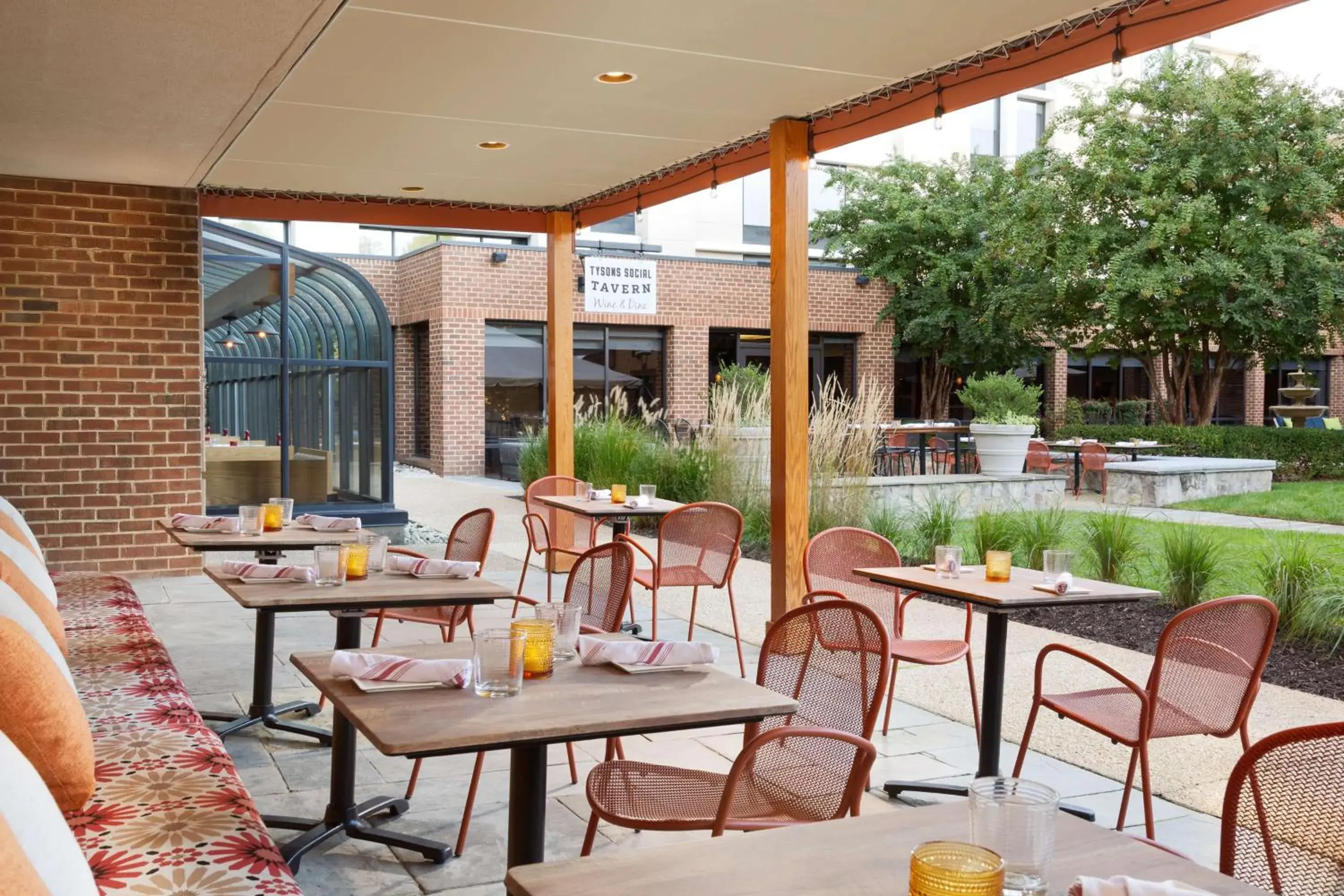 Restaurant/places to eat in DoubleTree by Hilton McLean Tysons Restaurant/places to eat in DoubleTree by Hilton McLean Tysons