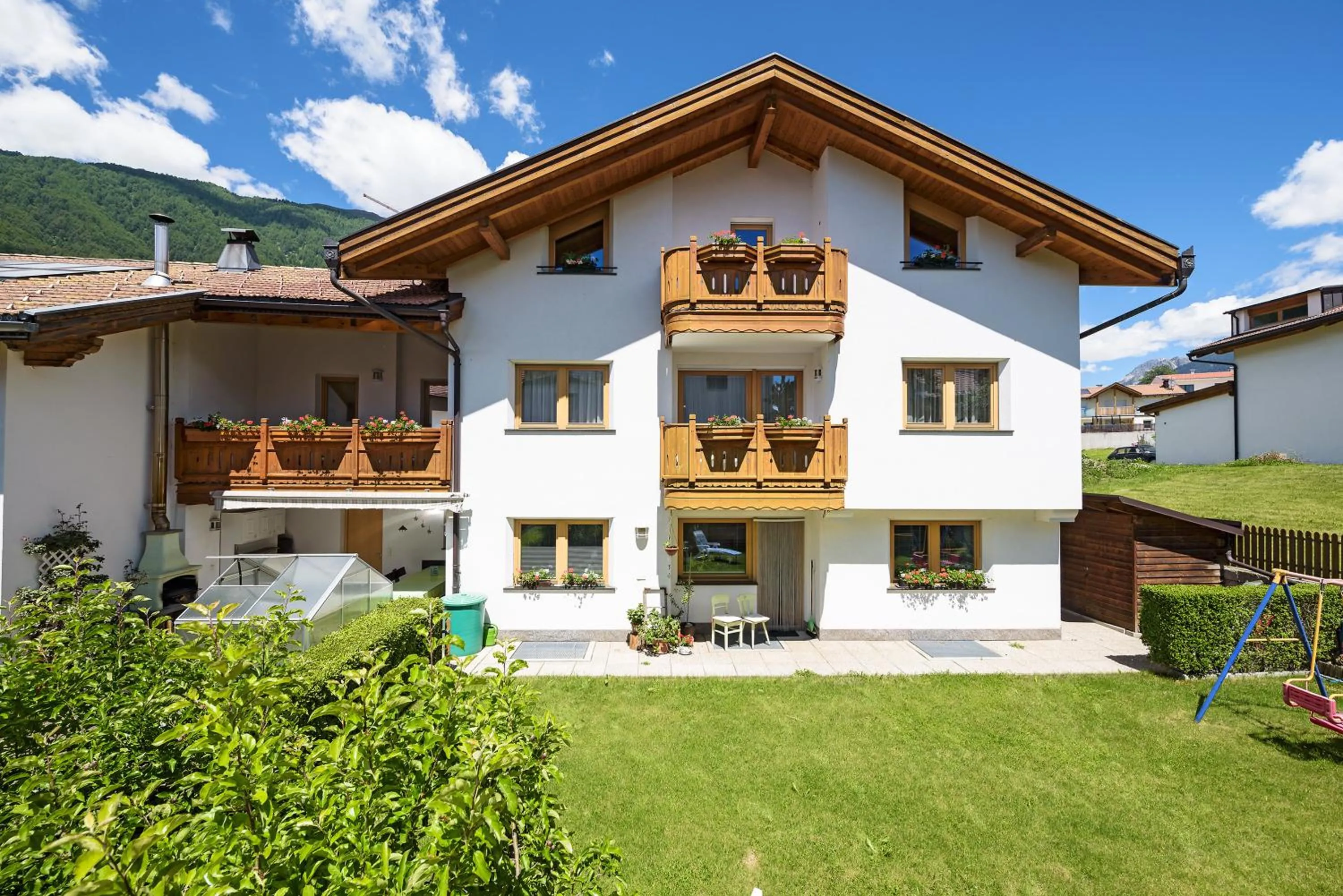 Property building in Appartement Thanei