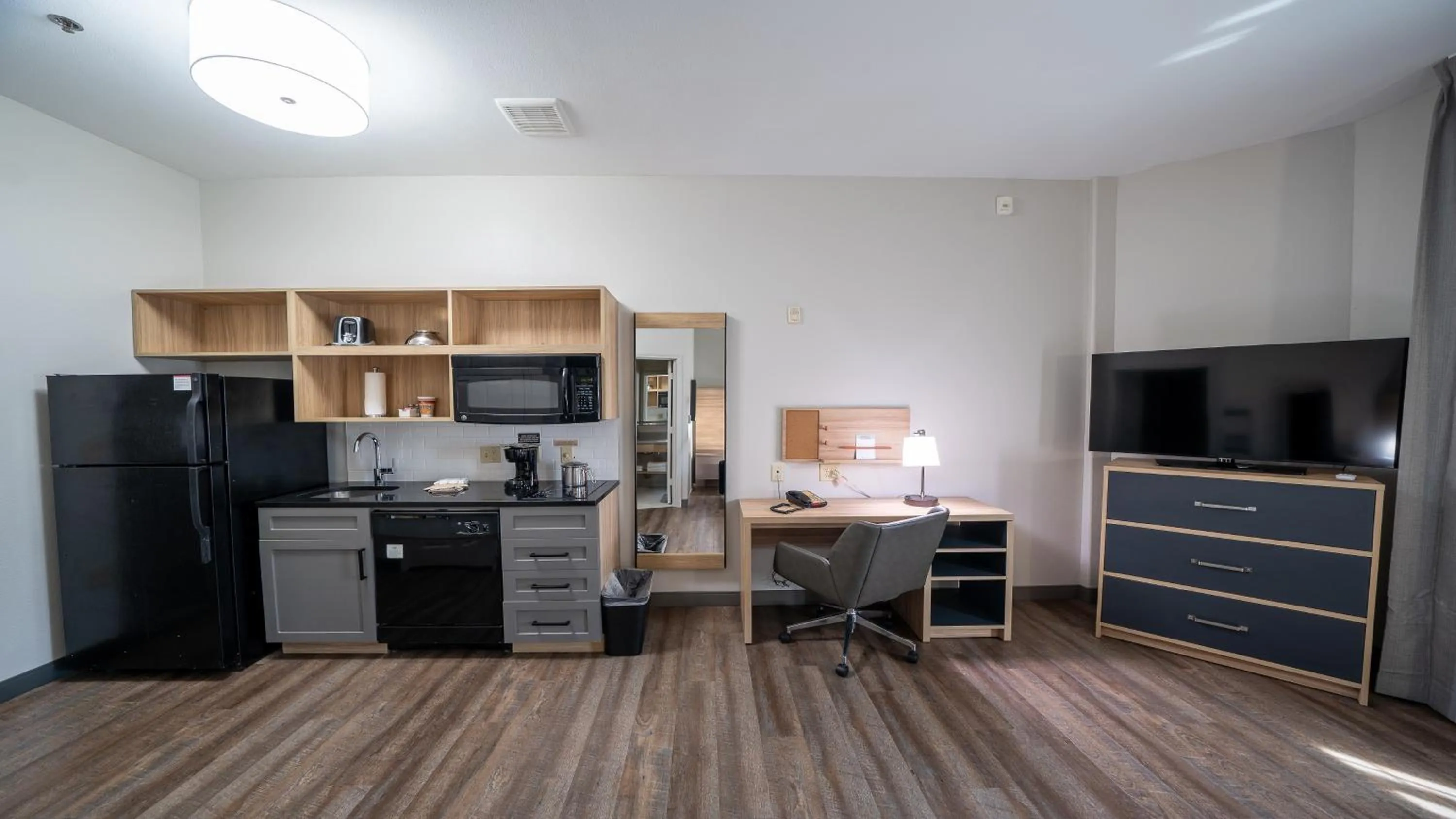 Photo of the whole room in Candlewood Suites Baytown by IHG