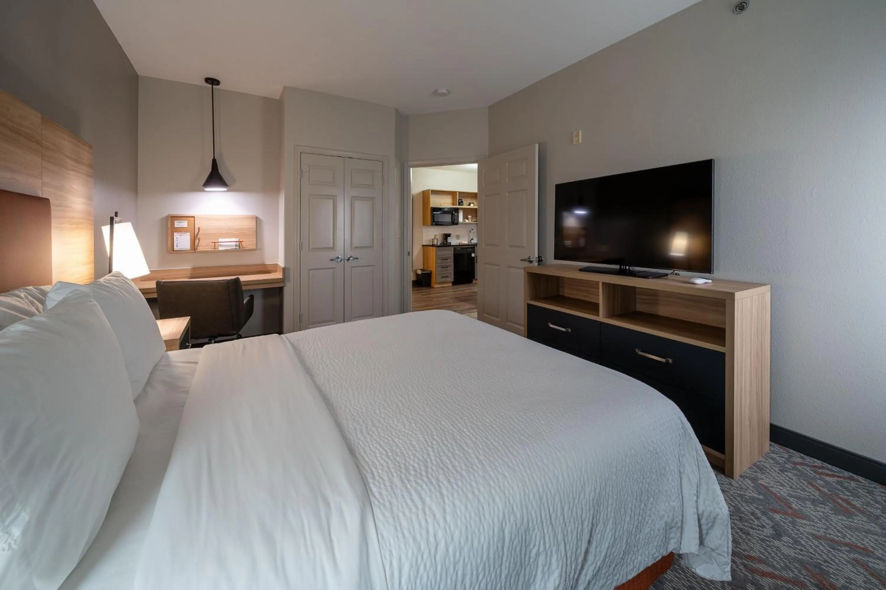 Photo of the whole room, Bed in Candlewood Suites Baytown by IHG