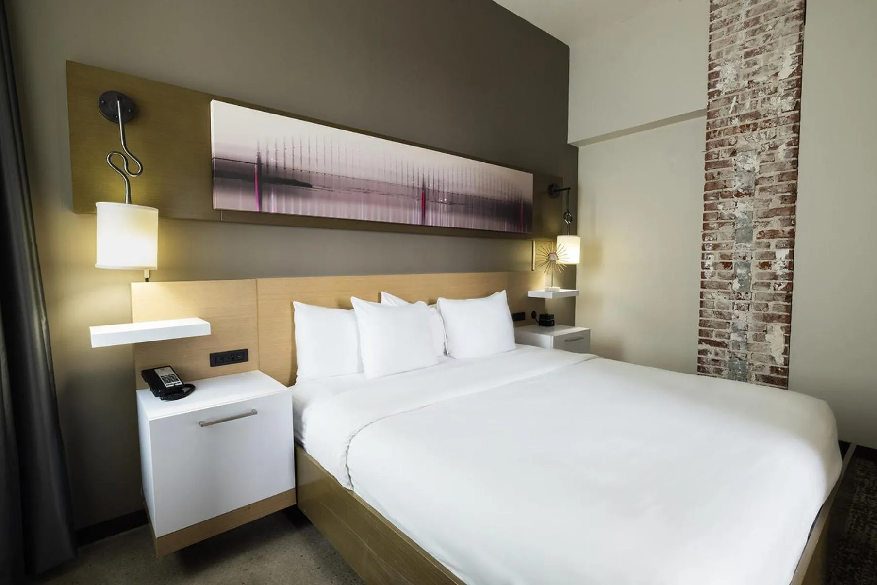 Photo of the whole room, Bed in voco Hotel Napoleon Memphis by IHG