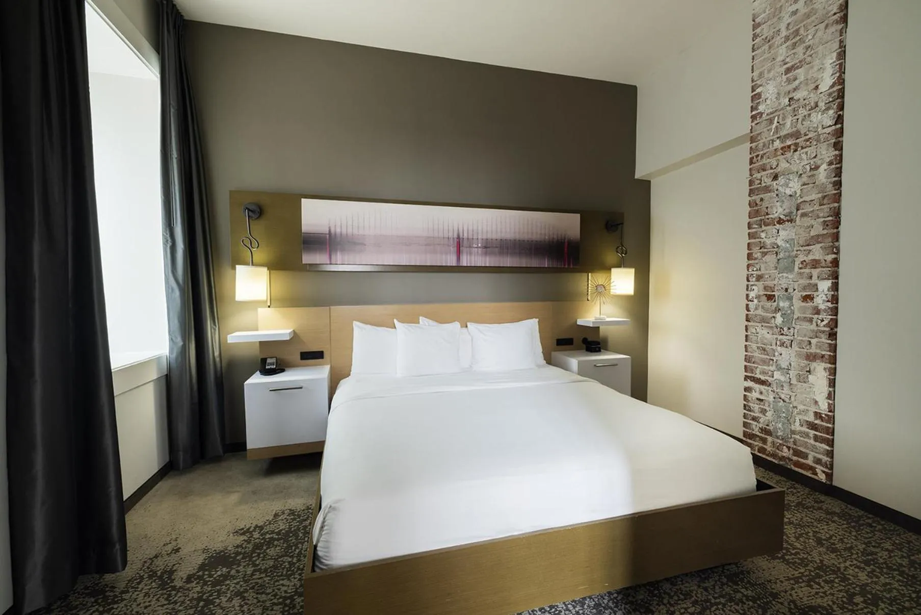 Photo of the whole room, Bed in voco Hotel Napoleon Memphis by IHG