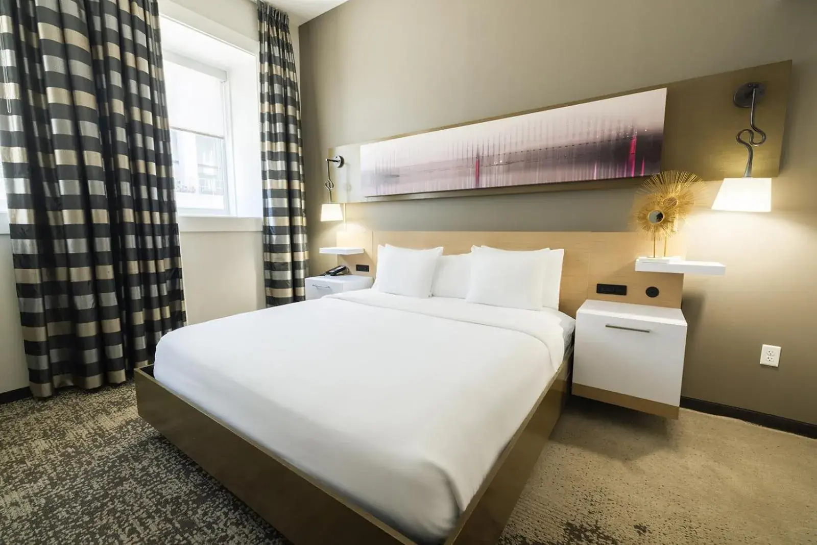 Bedroom, Bed in voco Hotel Napoleon Memphis by IHG Bedroom, Bed in voco Hotel Napoleon Memphis by IHG