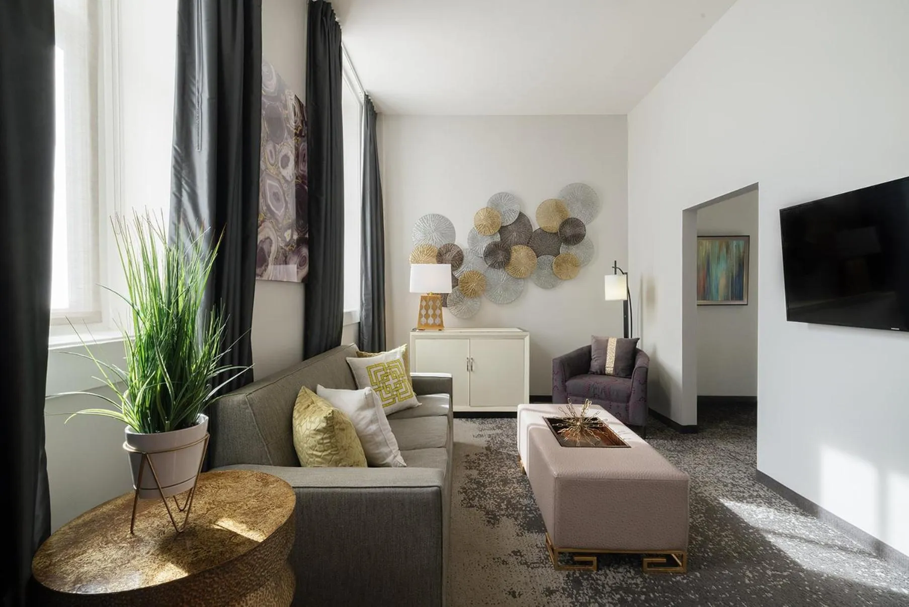 Photo of the whole room in voco Hotel Napoleon Memphis by IHG