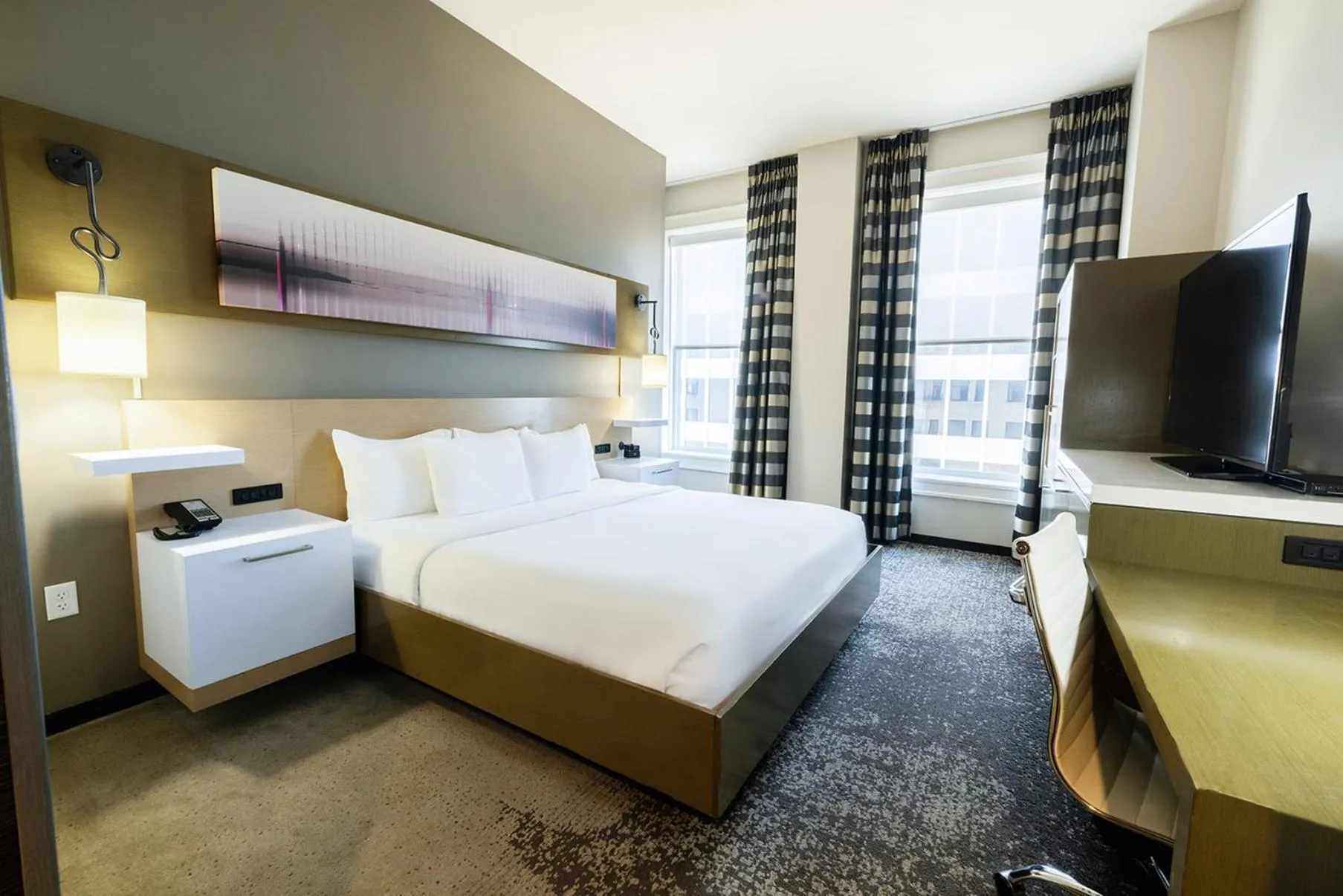 Photo of the whole room, Bed in voco Hotel Napoleon Memphis by IHG