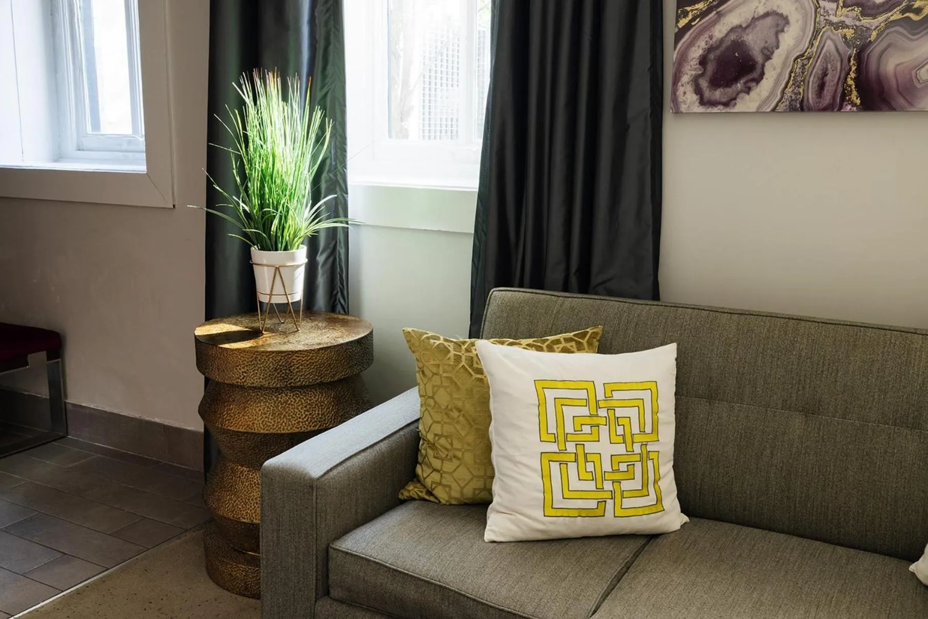 Photo of the whole room in voco Hotel Napoleon Memphis by IHG