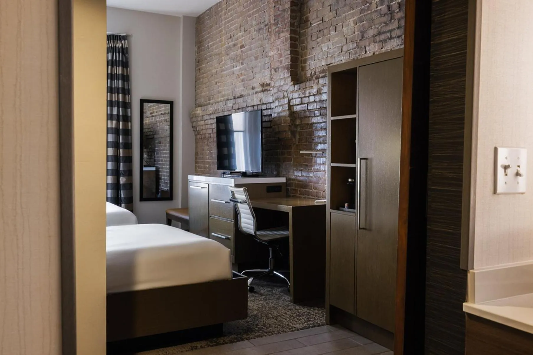 Photo of the whole room, Bed in voco Hotel Napoleon Memphis by IHG