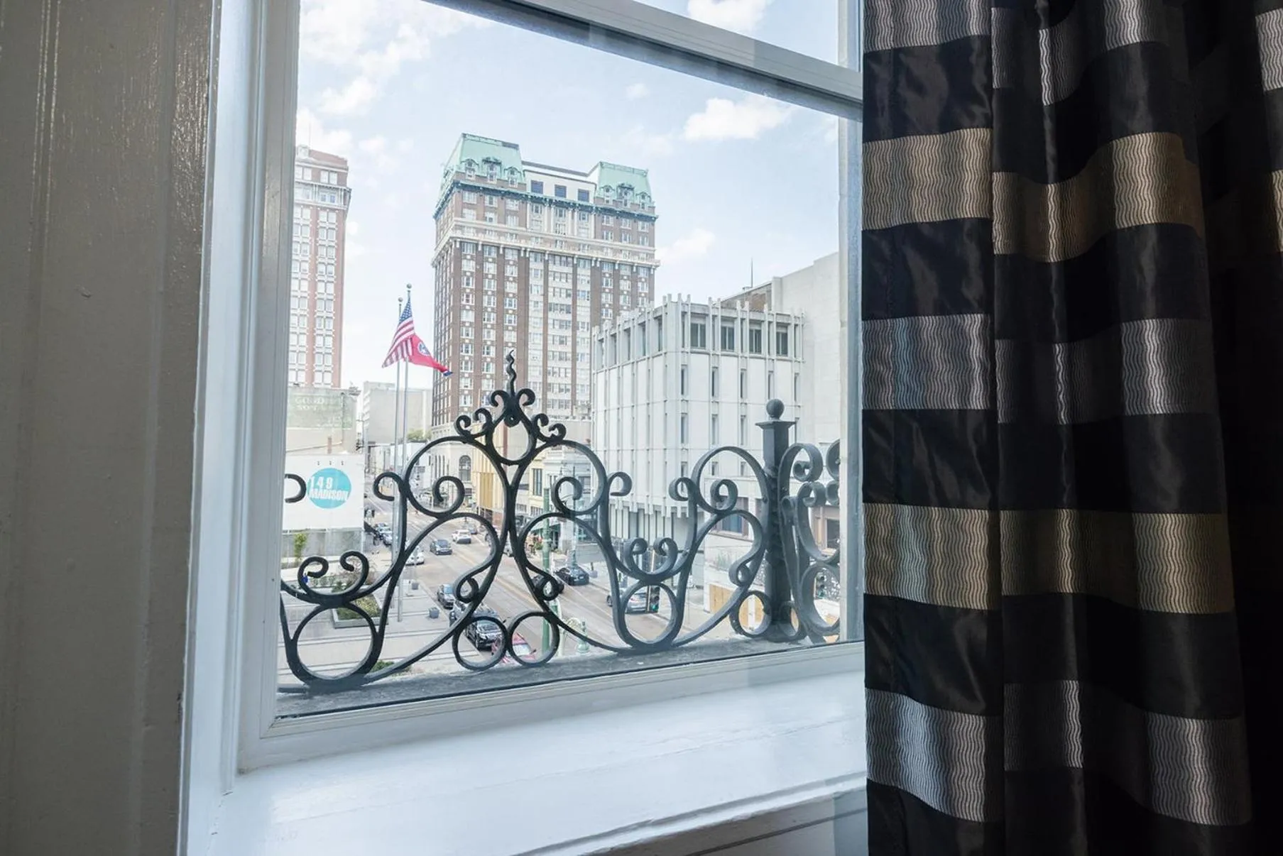 Photo of the whole room in voco Hotel Napoleon Memphis by IHG