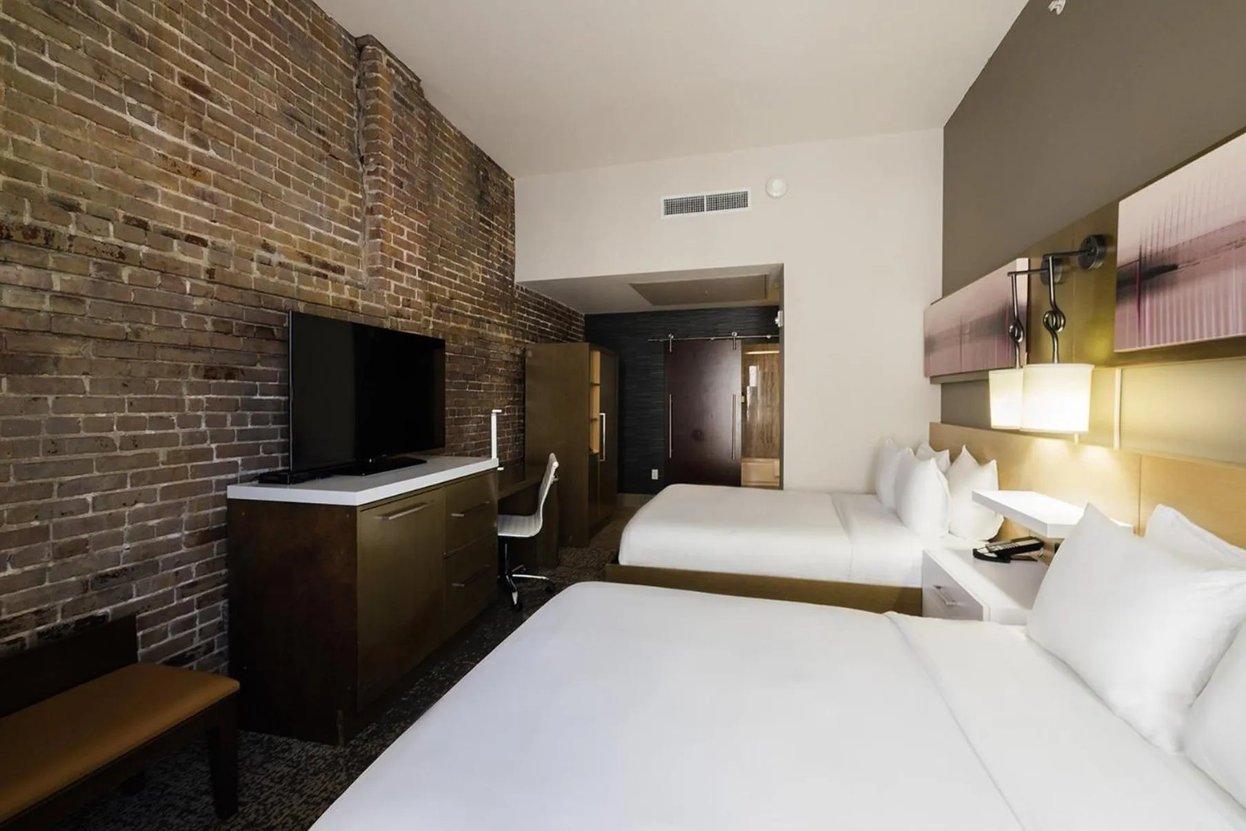 Photo of the whole room, Bed in voco Hotel Napoleon Memphis by IHG