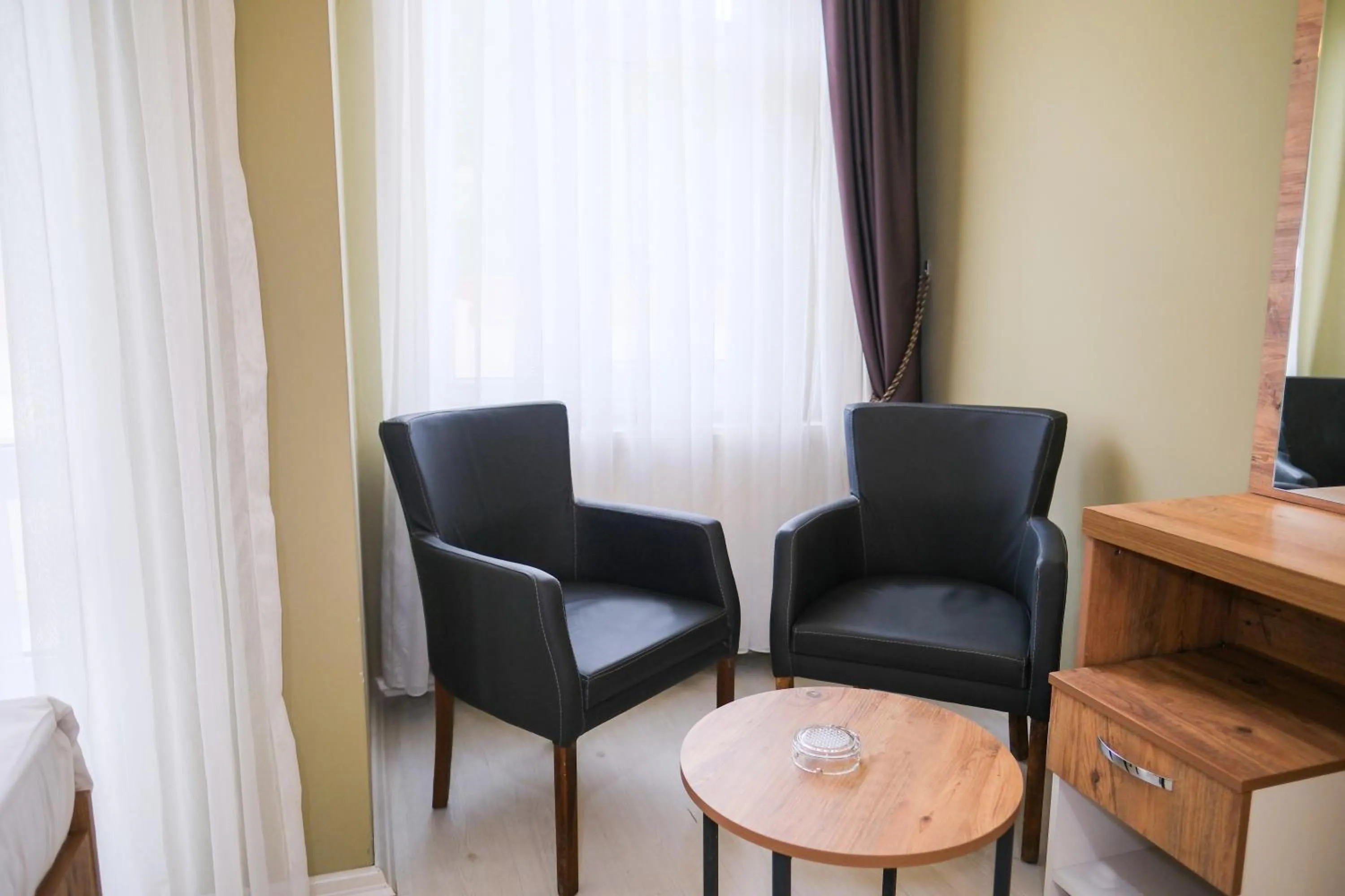 Seating area in Altayhan Otel