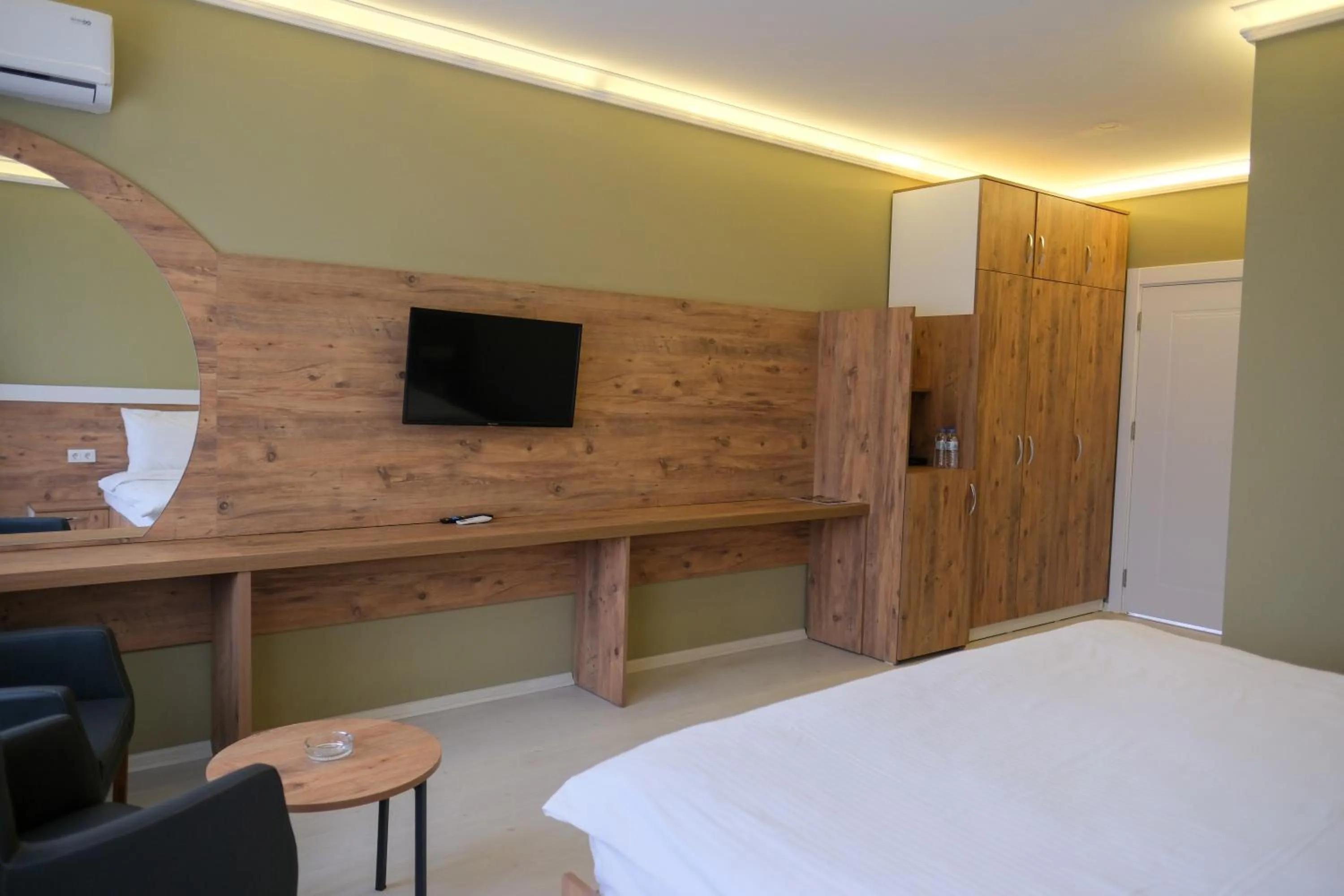 TV and multimedia, Bed in Altayhan Otel