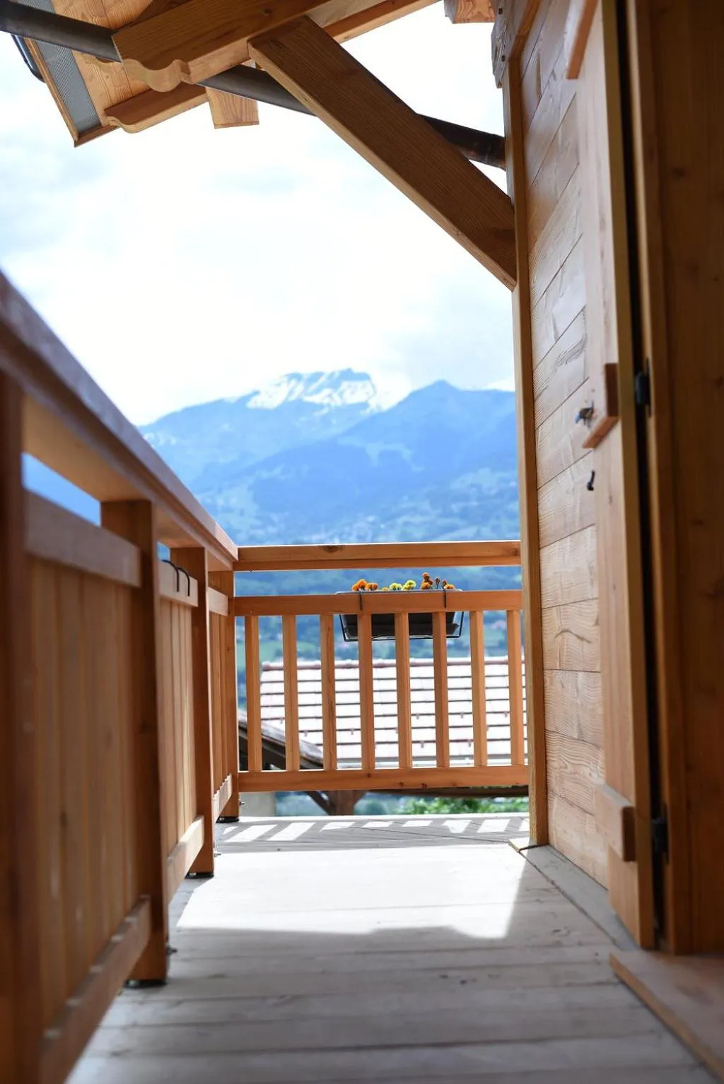Balcony/Terrace in Chantemerle 1741, chambres d'hôtes à la montagne