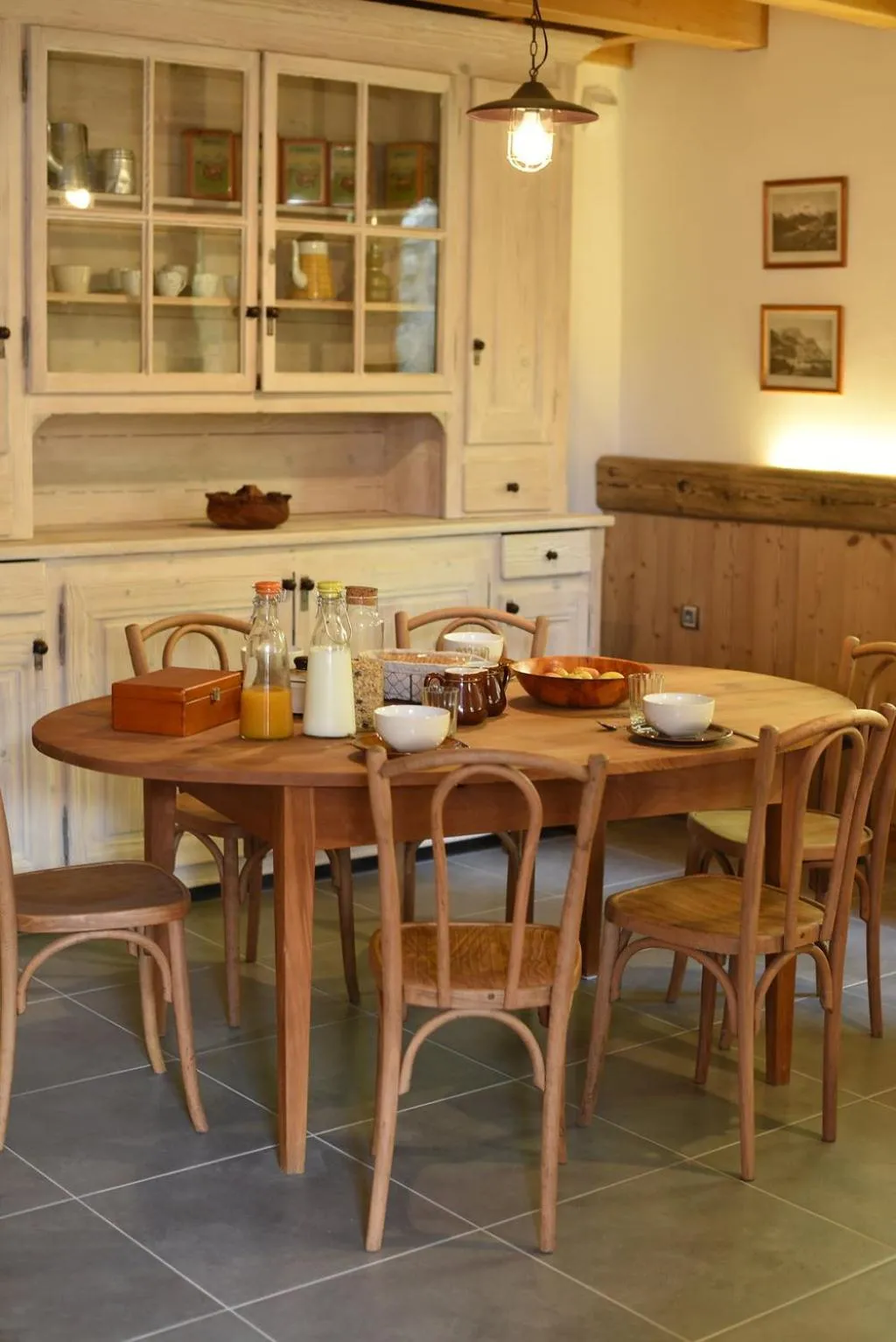 Communal kitchen in Chantemerle 1741, chambres d'hôtes à la montagne