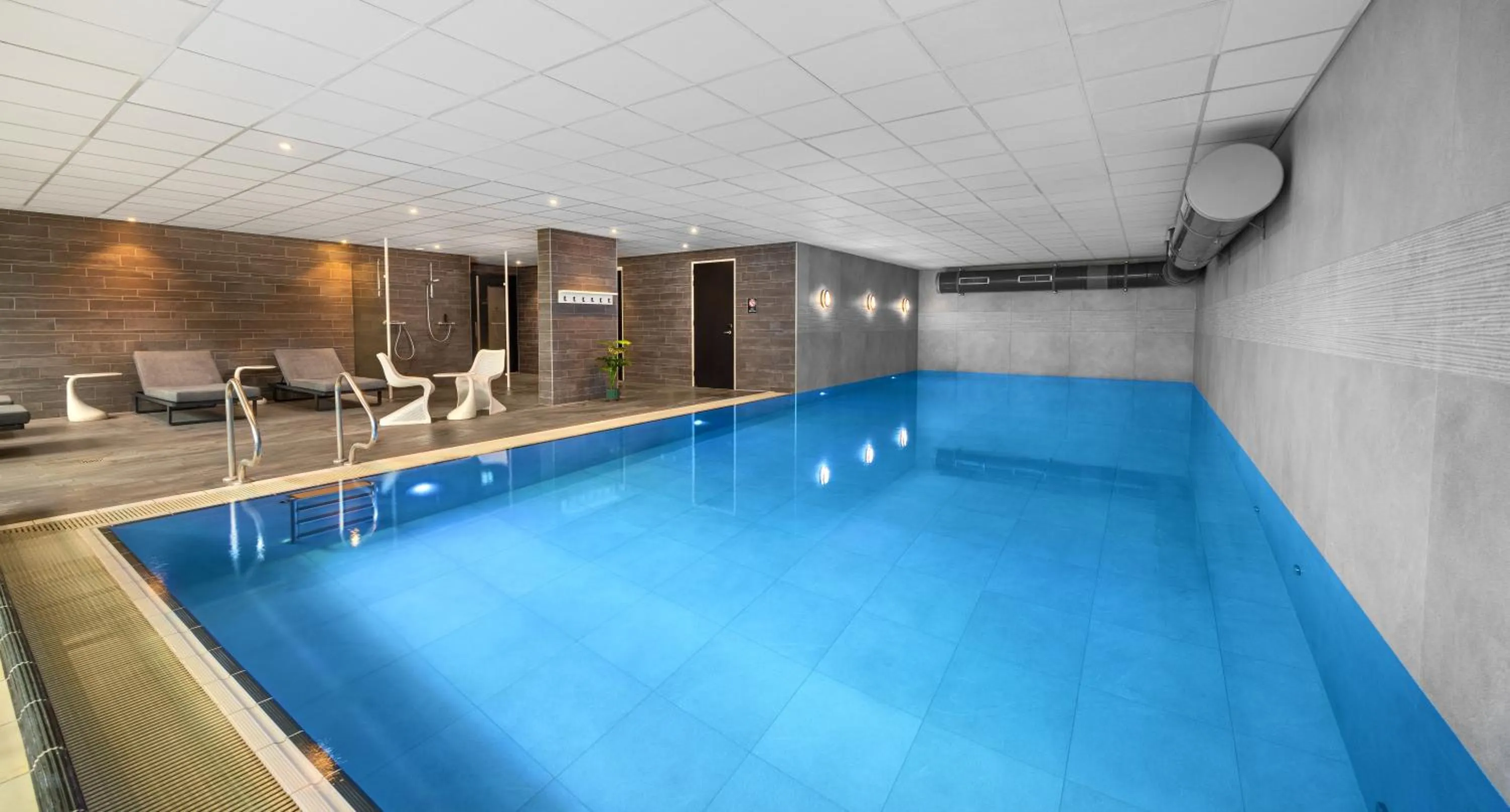 Swimming pool in WestCord Fashion Hotel Amsterdam