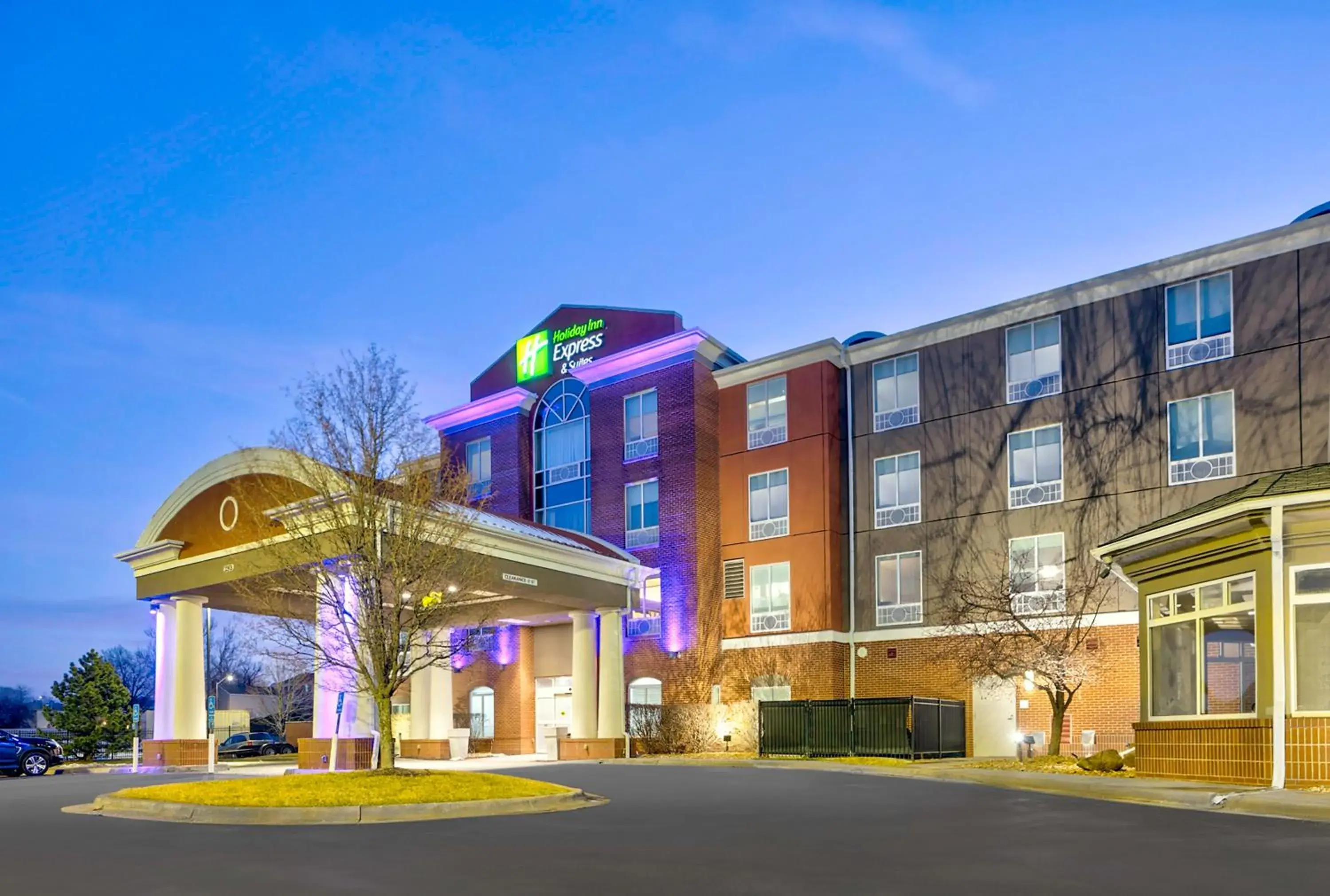 Property building in Holiday Inn Express Hotel & Suites Kansas City - Grandview by IHG Property building in Holiday Inn Express Hotel & Suites Kansas City - Grandview by IHG