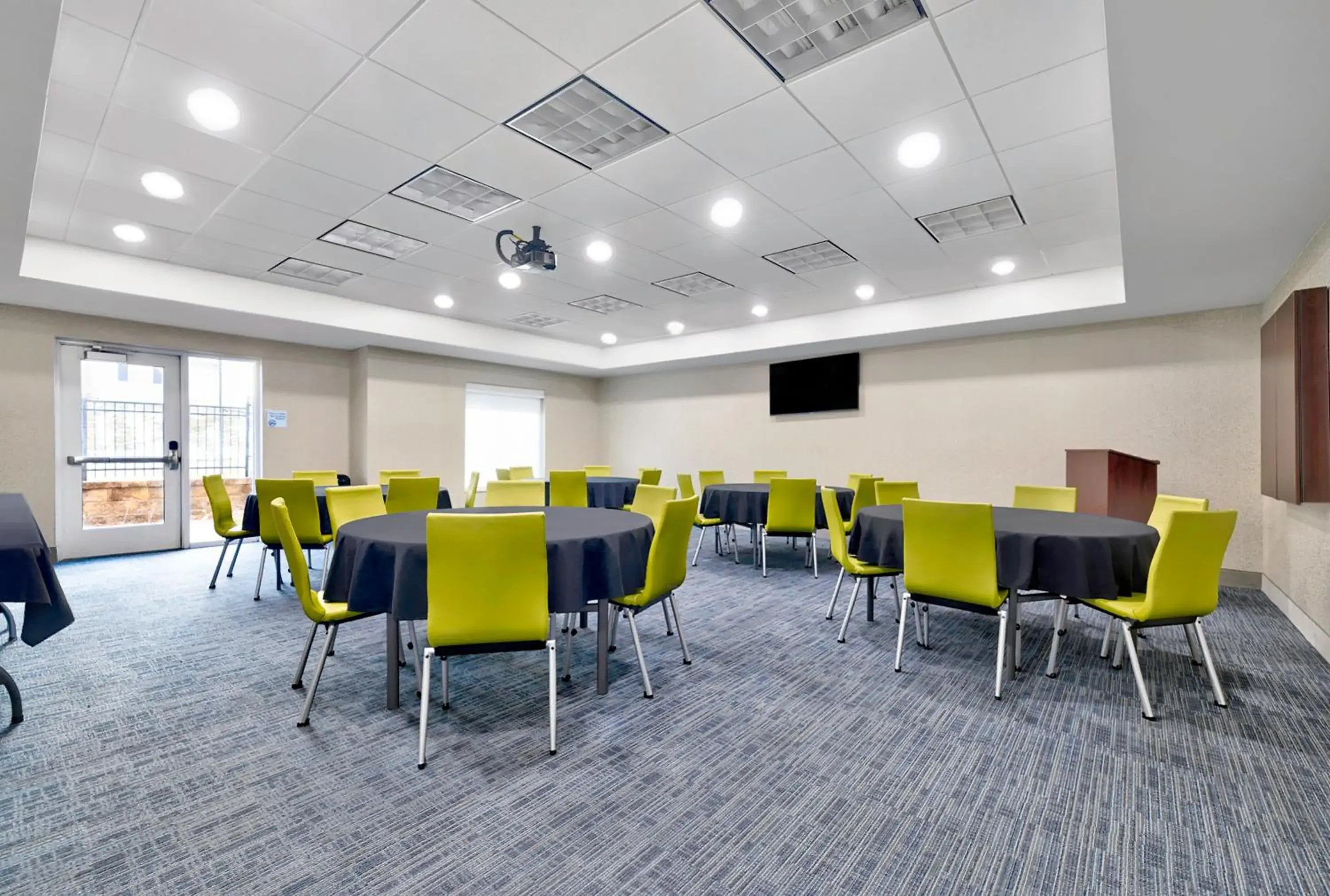 Meeting/conference room in Holiday Inn Express Hotel & Suites Kansas City - Grandview by IHG Meeting/conference room in Holiday Inn Express Hotel & Suites Kansas City - Grandview by IHG