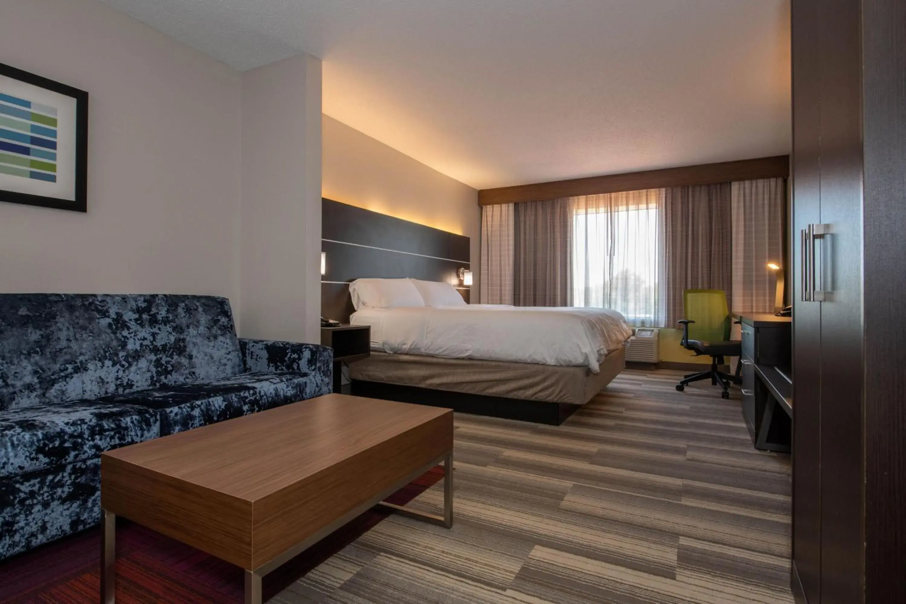 Photo of the whole room, Bed in Holiday Inn Express Hotel & Suites Kansas City - Grandview by IHG Photo of the whole room, Bed in Holiday Inn Express Hotel & Suites Kansas City - Grandview by IHG