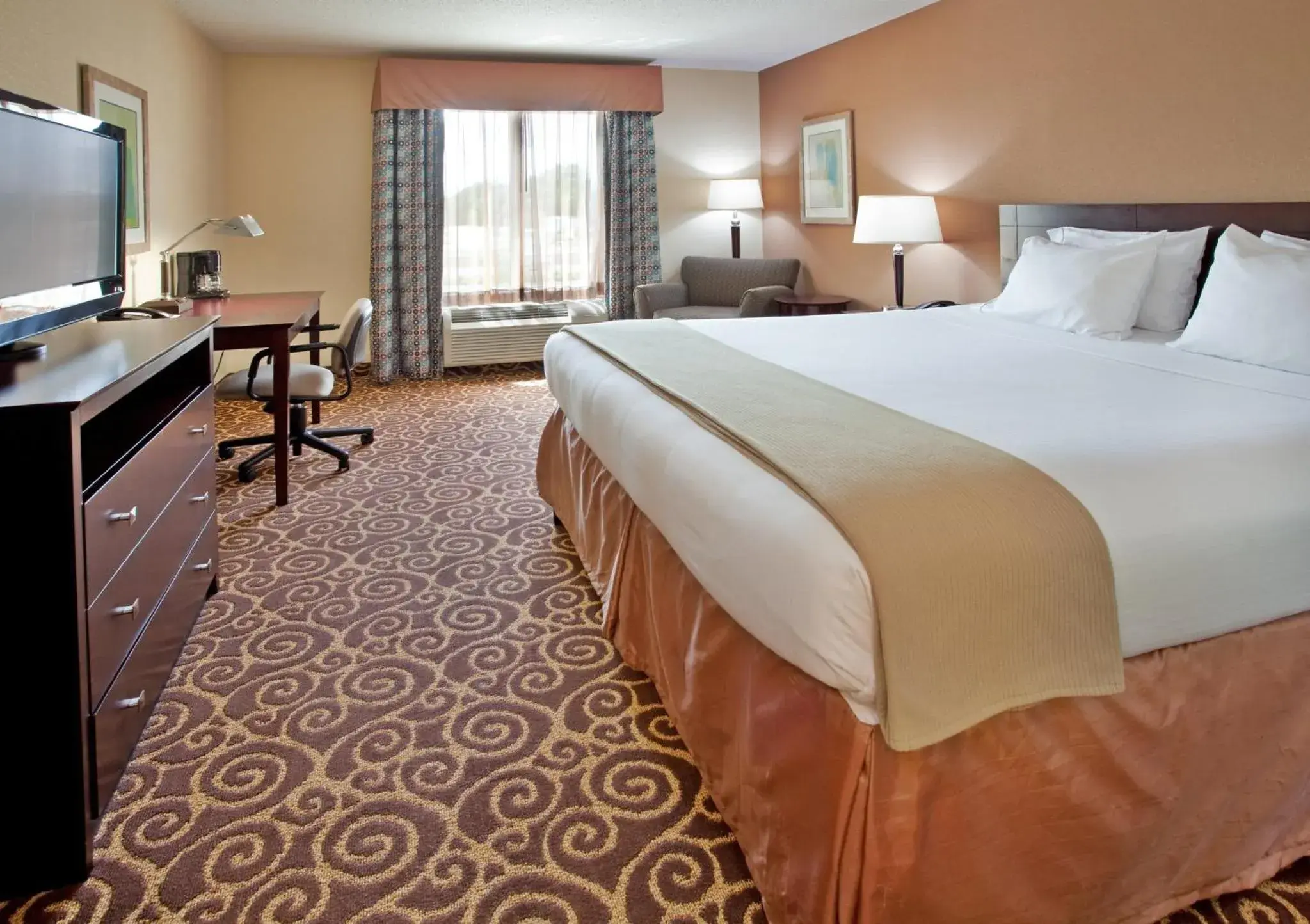 Photo of the whole room, Bed in Holiday Inn Express Hotel & Suites Kansas City - Grandview by IHG Photo of the whole room, Bed in Holiday Inn Express Hotel & Suites Kansas City - Grandview by IHG