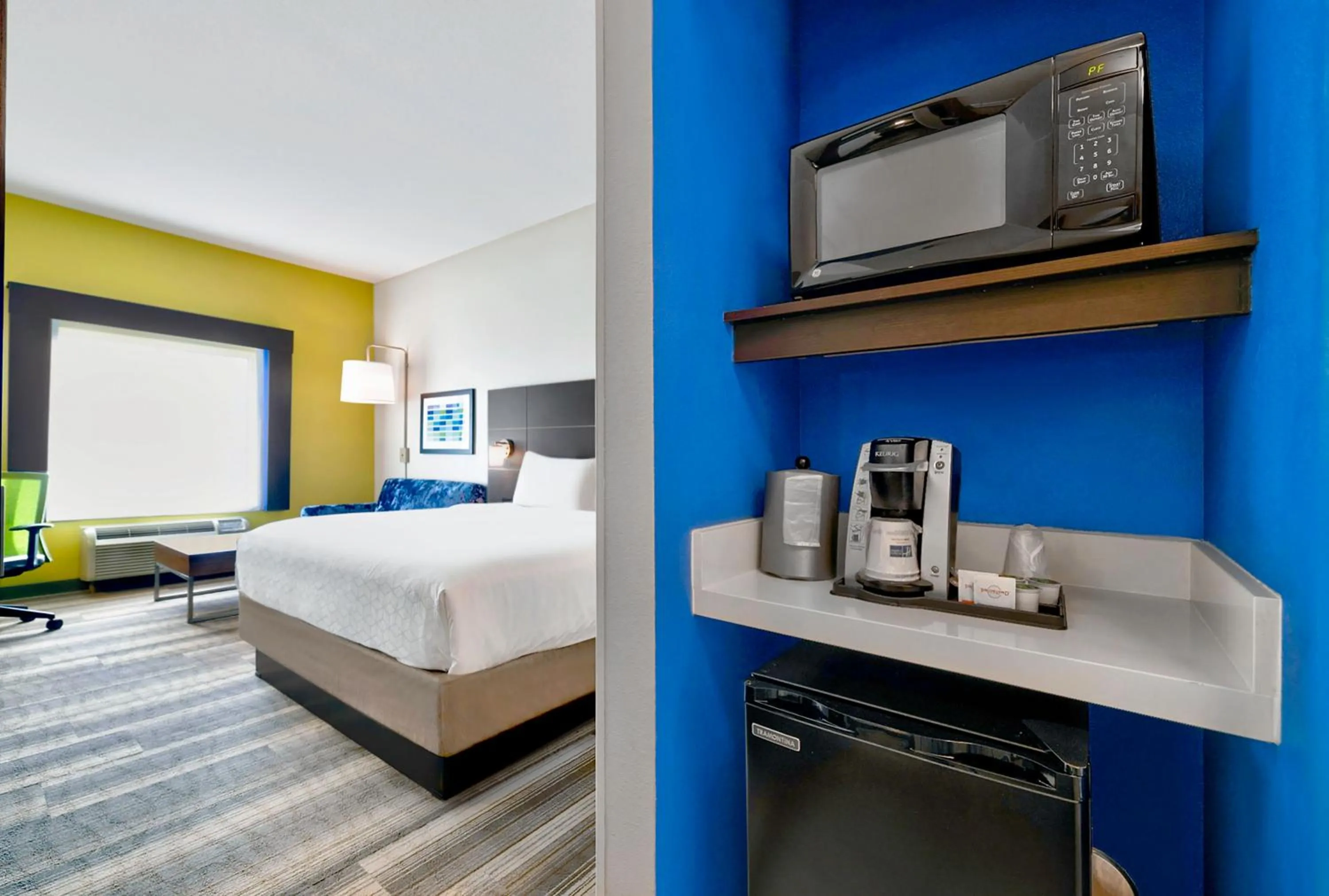 Photo of the whole room, Bed in Holiday Inn Express Hotel & Suites Kansas City - Grandview by IHG