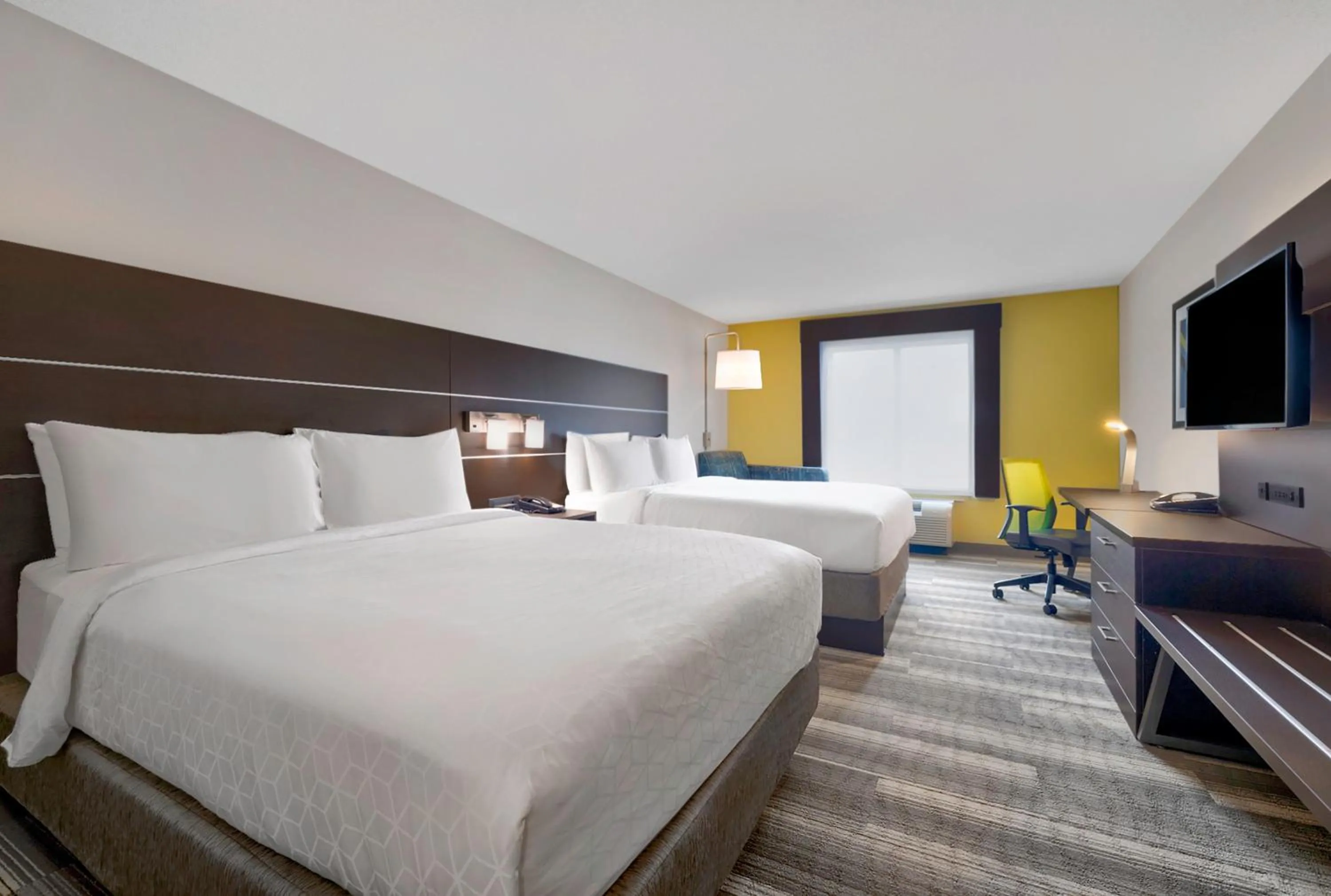 Photo of the whole room, Bed in Holiday Inn Express Hotel & Suites Kansas City - Grandview by IHG