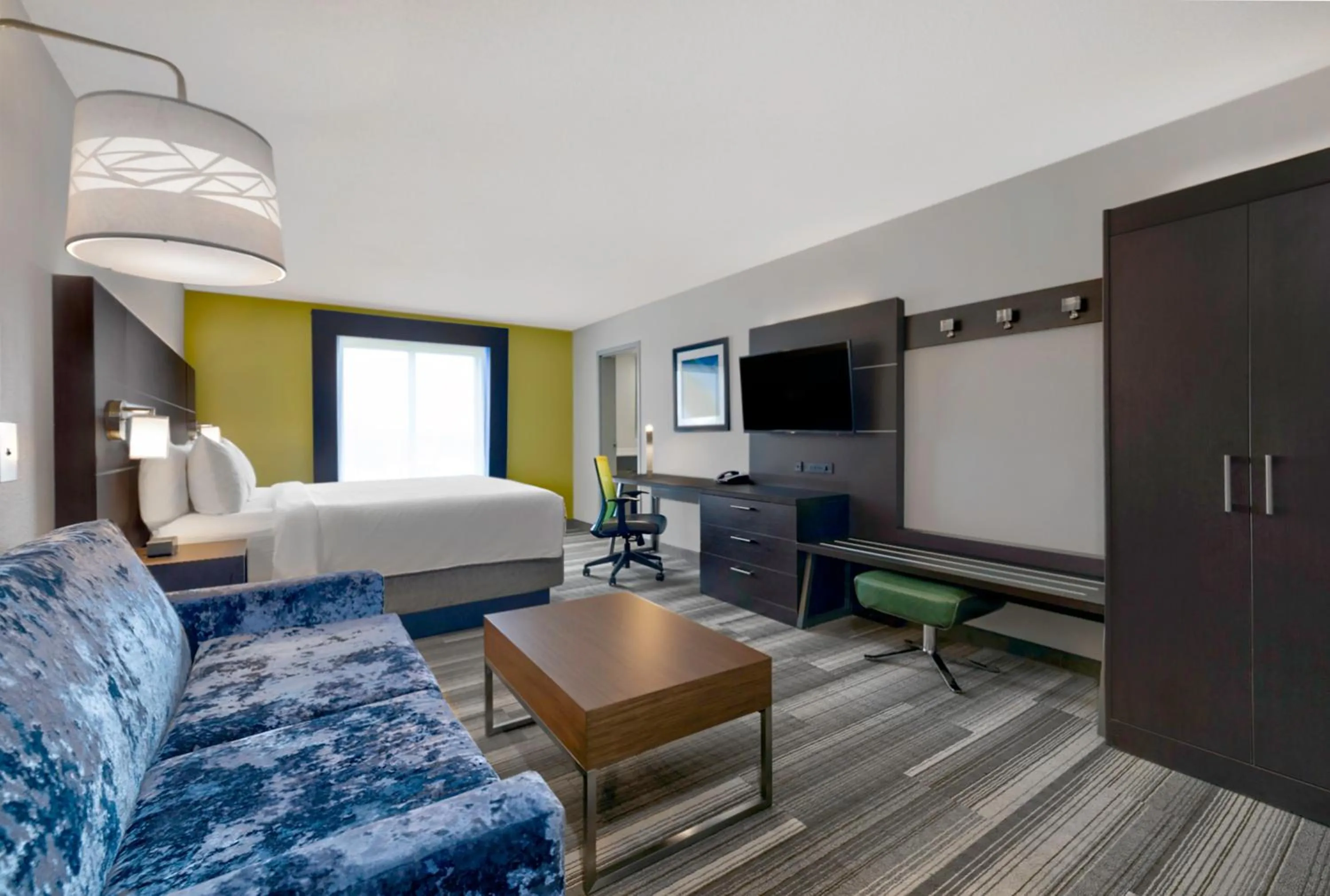 Bedroom, Bed in Holiday Inn Express Hotel & Suites Kansas City - Grandview by IHG