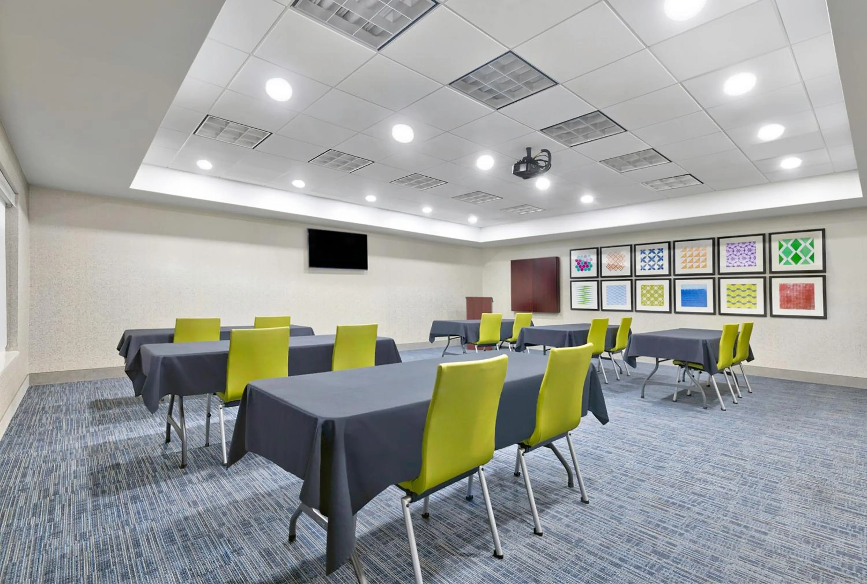 Meeting/conference room in Holiday Inn Express Hotel & Suites Kansas City - Grandview by IHG