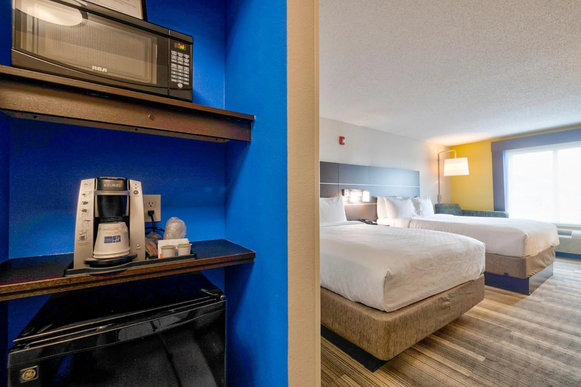 Bed in Holiday Inn Express Hotel & Suites Kansas City - Grandview by IHG