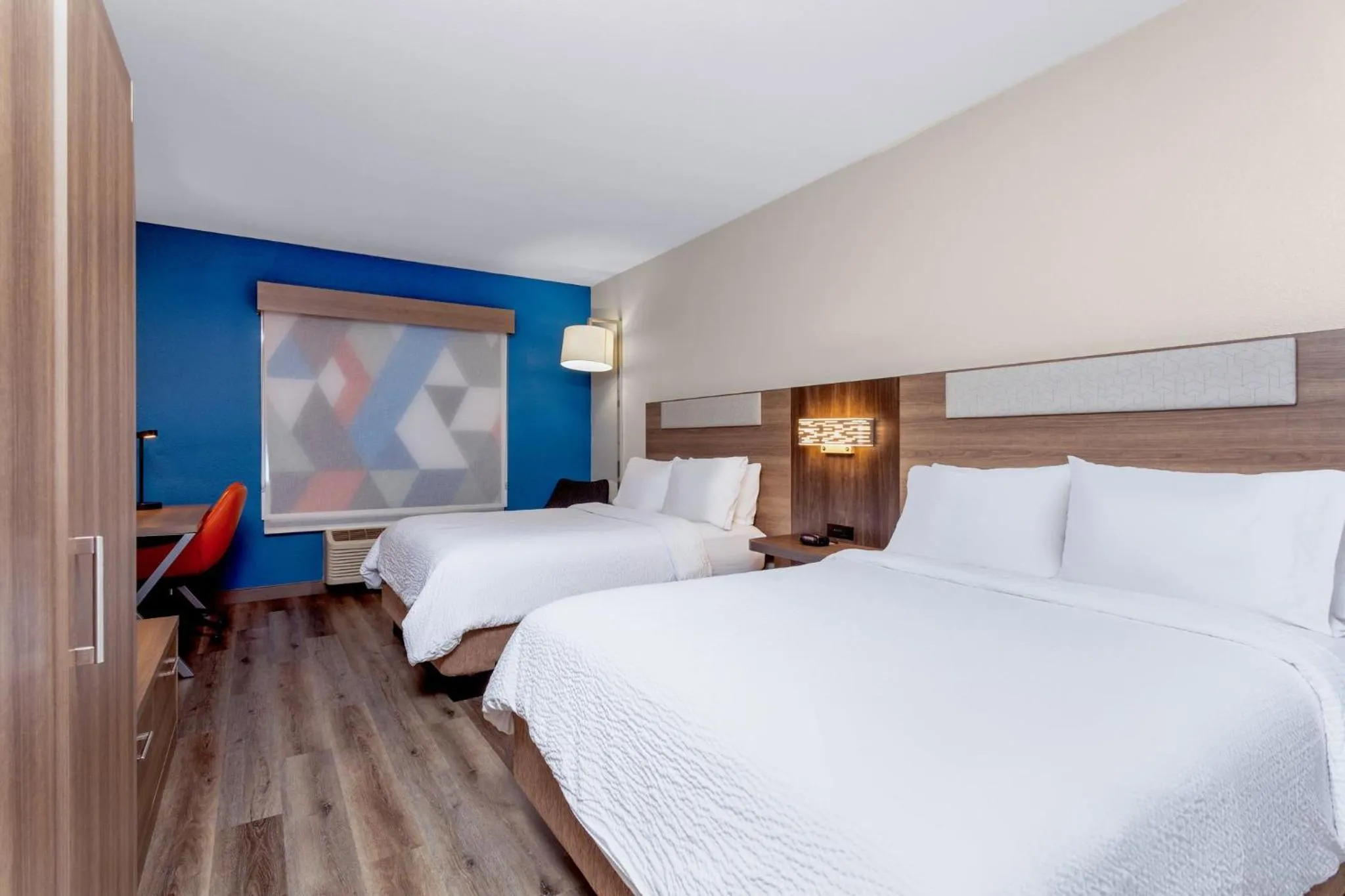 Photo of the whole room, Bed in Holiday Inn Express Hotel & Suites Jacksonville-Blount Island by IHG