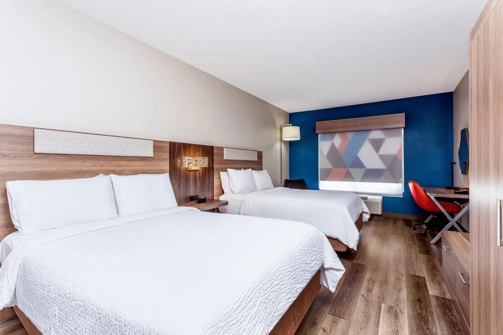 Photo of the whole room, Bed in Holiday Inn Express Hotel & Suites Jacksonville-Blount Island by IHG