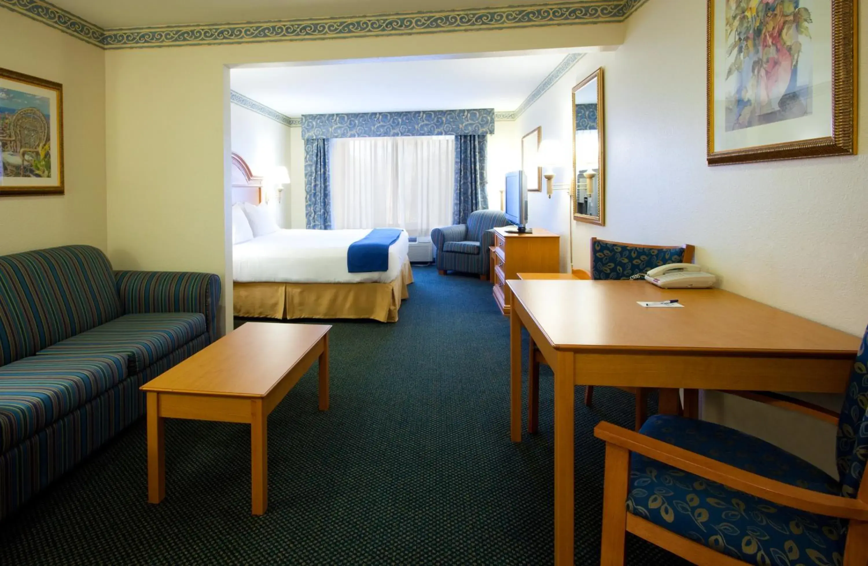 Bedroom in Holiday Inn Express Hotel & Suites Jacksonville-Blount Island by IHG Bedroom in Holiday Inn Express Hotel & Suites Jacksonville-Blount Island by IHG