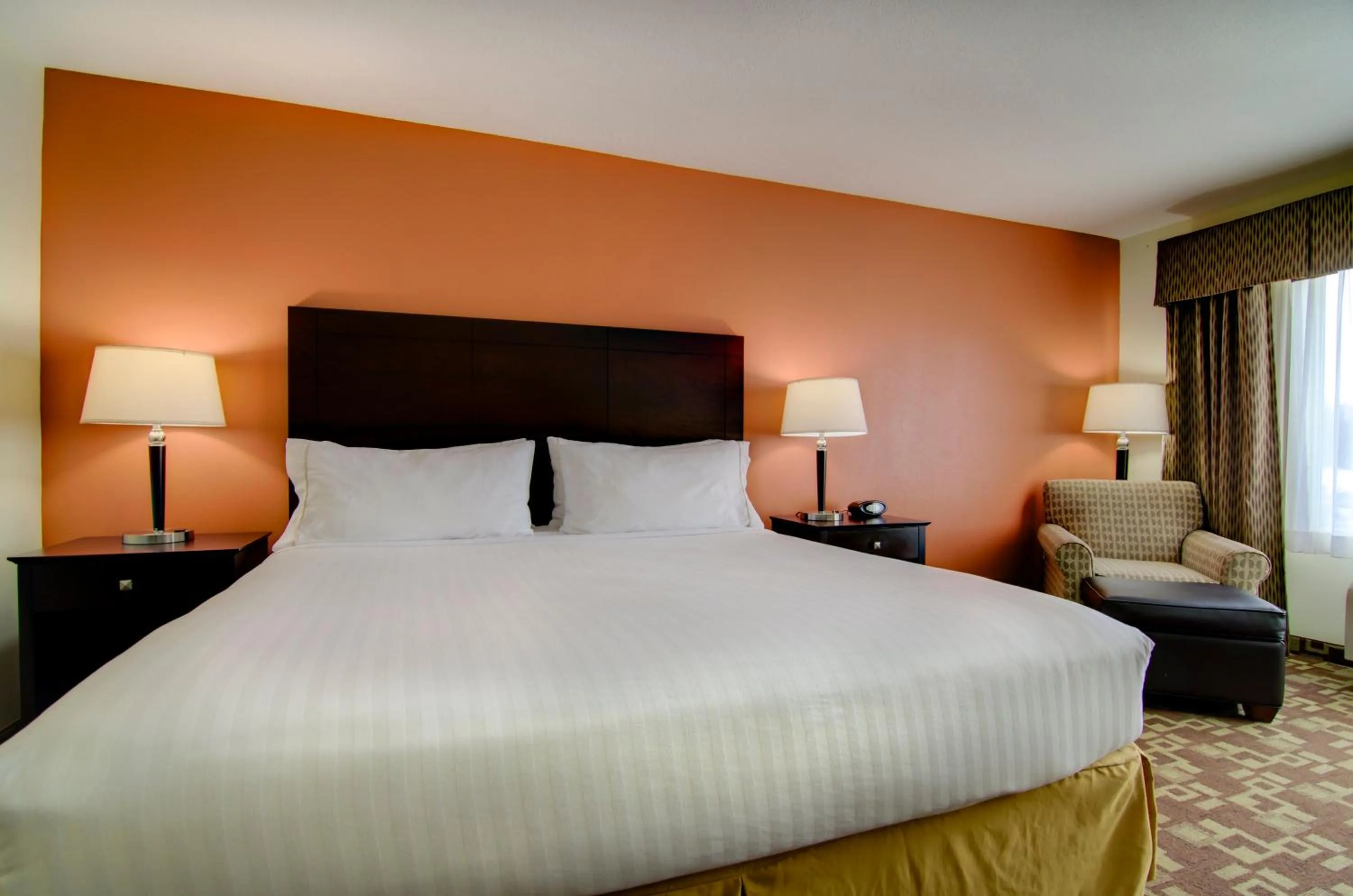 Photo of the whole room, Bed in Holiday Inn Express Hotel & Suites Kansas City Sports Complex by IHG
