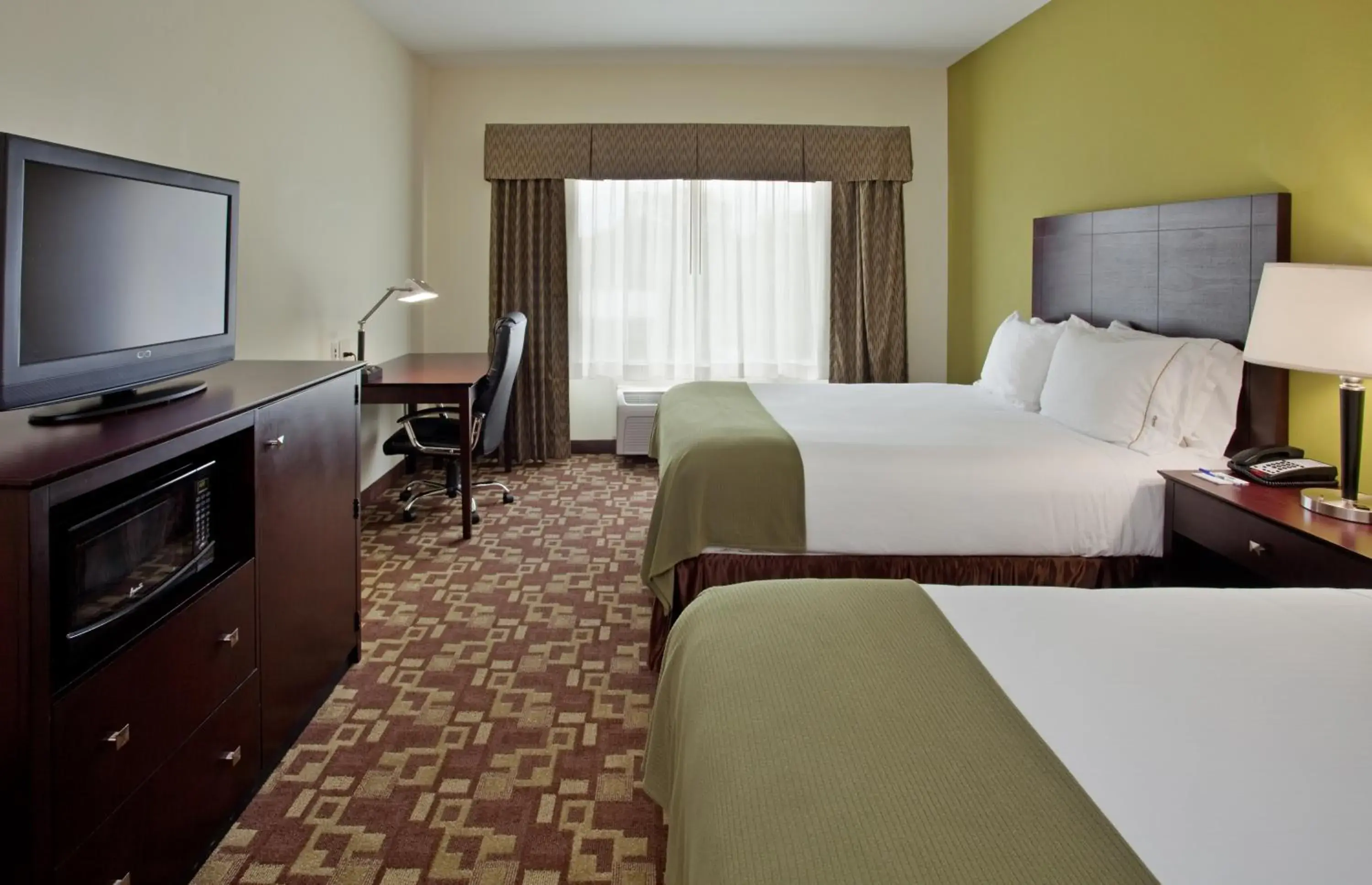 Holiday Inn Express Hotel & Suites Kansas City Sports Complex by IHG Holiday Inn Express Hotel & Suites Kansas City Sports Complex by IHG