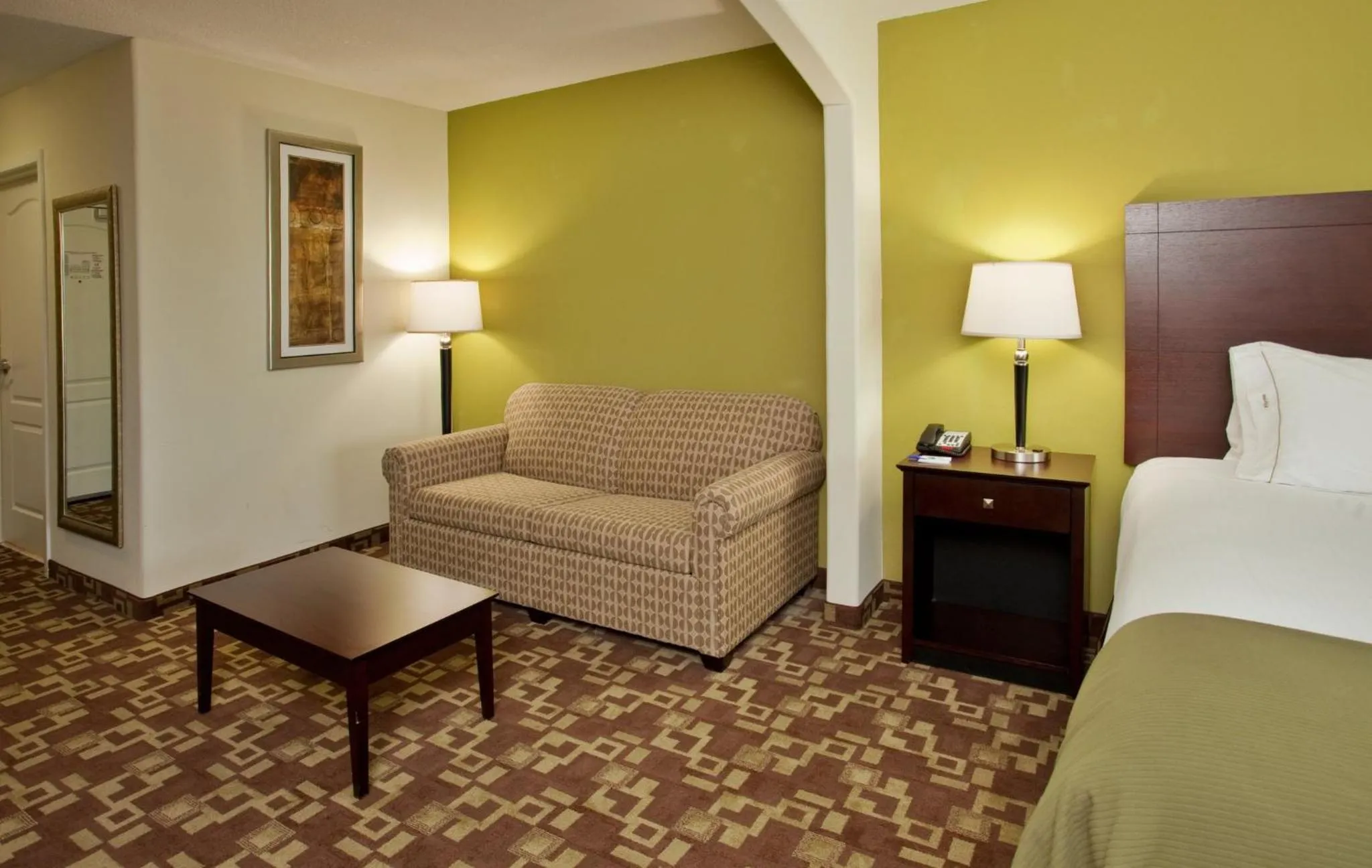 Photo of the whole room, Bed in Holiday Inn Express Hotel & Suites Kansas City Sports Complex by IHG
