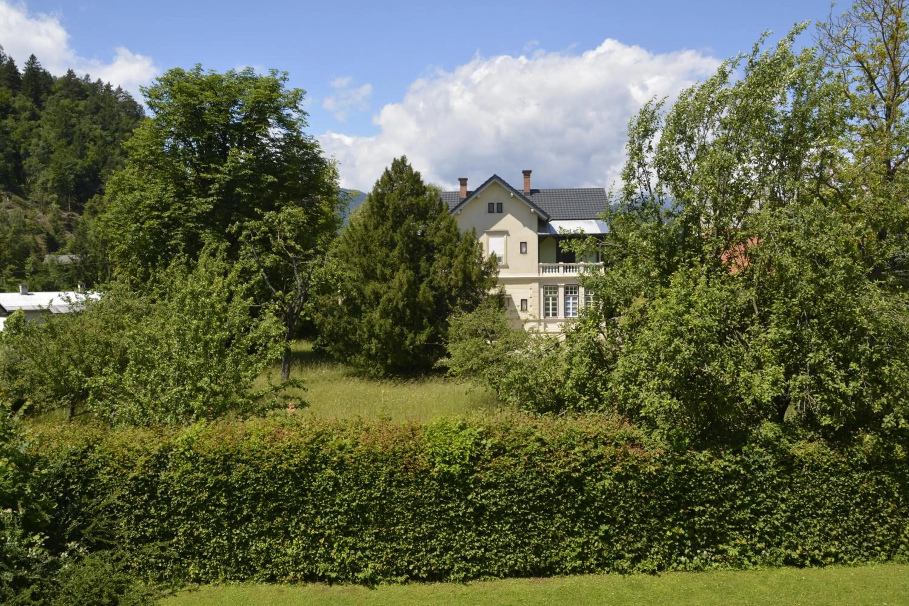 Property building in Vila Laura