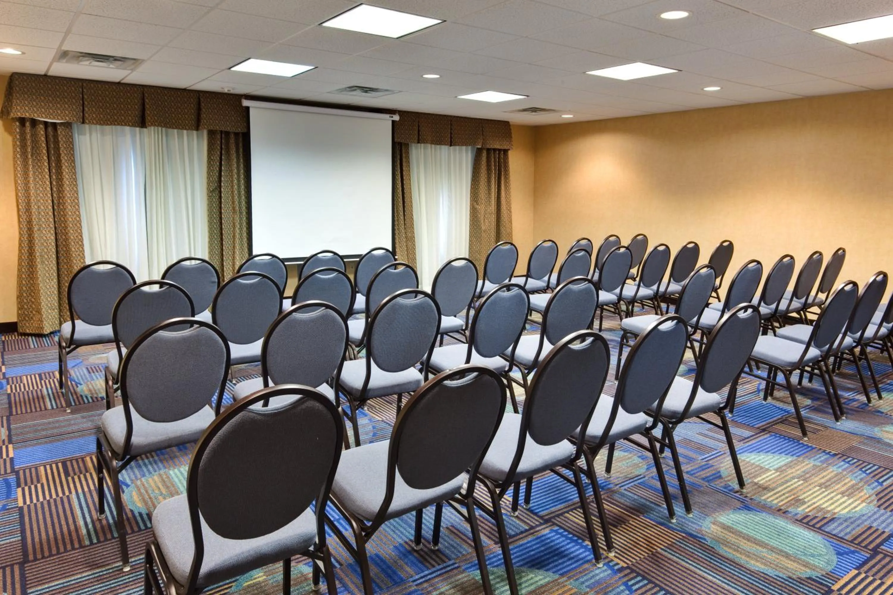 Meeting/conference room in Holiday Inn Express Hotel & Suites Albuquerque Airport by IHG