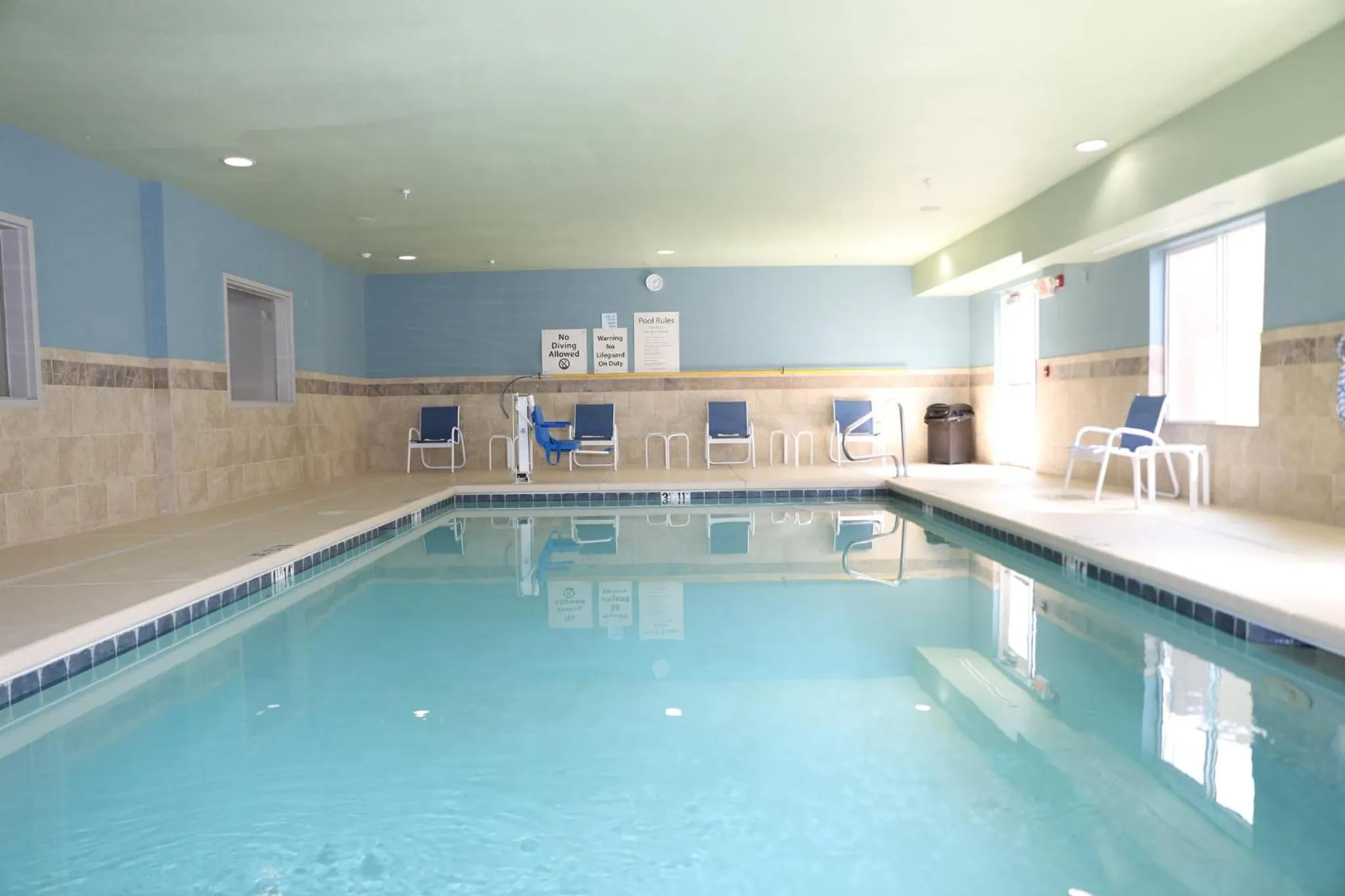 Swimming pool in Holiday Inn Express Hotel & Suites Albuquerque Airport by IHG